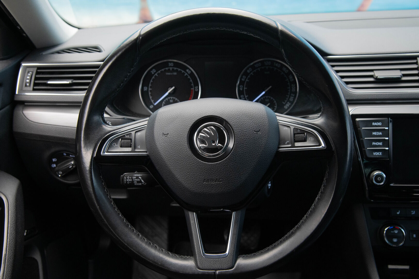 Skoda Superb 2016 2,0 TDI 190 Style DSG Autom. * Webasto / Muistipenkki / Nahka-alcantara sisusta / Adapt. Vakkari / Ambient light / Canton / Sähkökontti * - * CarPlay / Keyless / P-Tutkat / Adapt. LED / Sähkökoukku *