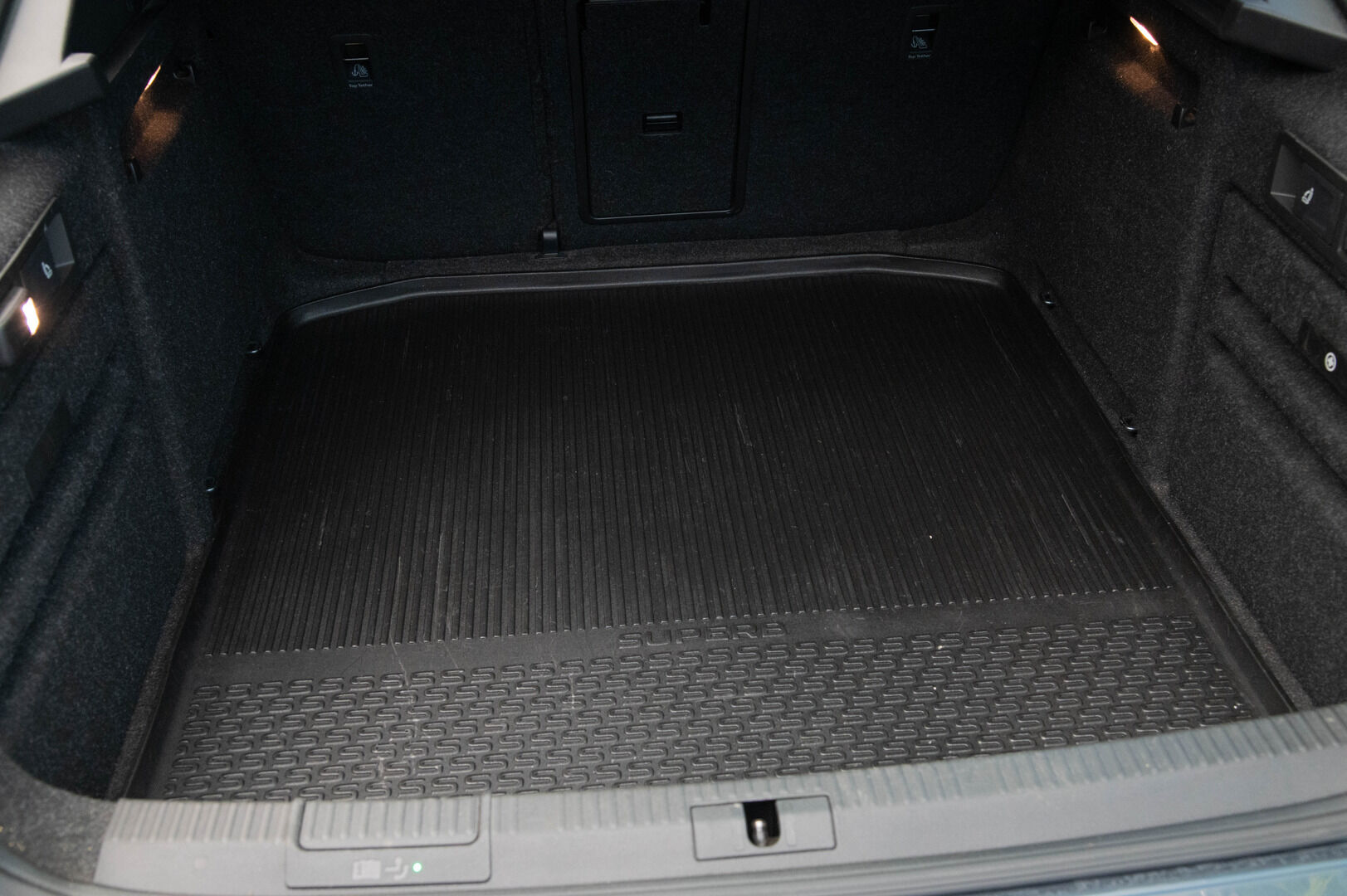 Skoda Superb 2016 2,0 TDI 190 Style DSG Autom. * Webasto / Muistipenkki / Nahka-alcantara sisusta / Adapt. Vakkari / Ambient light / Canton / Sähkökontti * - * CarPlay / Keyless / P-Tutkat / Adapt. LED / Sähkökoukku *