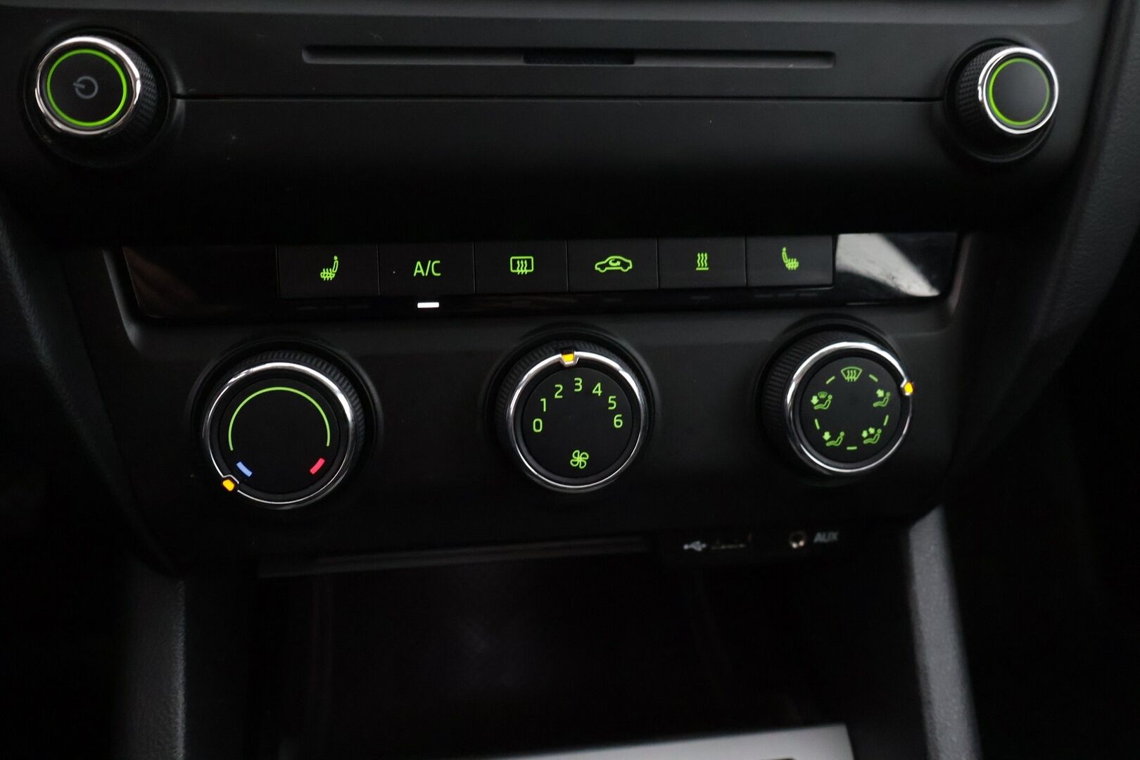 Skoda Octavia 2017 Combi 1,0 TSI Ambition *Suomi-auto / Webasto / Bluetooth / P-Tutka takana / Vakkari * - * Todella raikas ja käytännöllinen Suomi-Auto! *