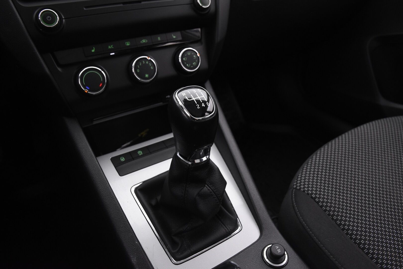 Skoda Octavia 2016 Combi 1,0 TSI Ambition *Suomi-auto / Webasto / Bluetooth / P-Tutka takana / Vakkari * - * Todella raikas ja käytännöllinen Suomi-Auto! *