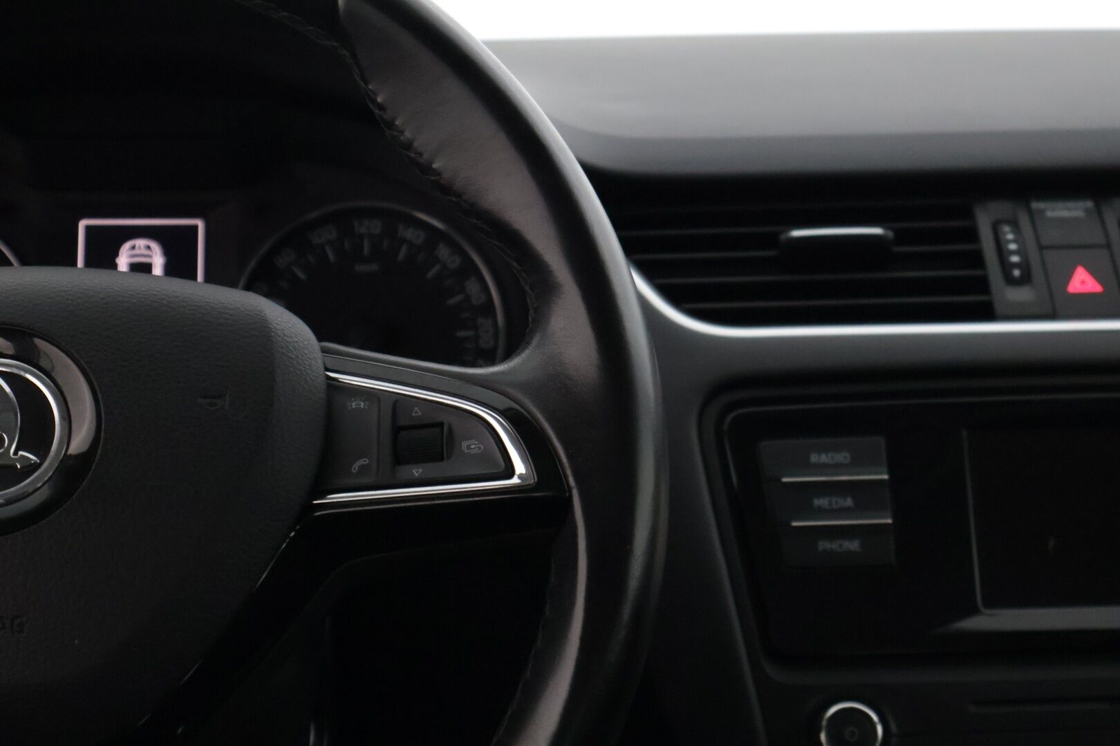 Skoda Octavia 2017 Combi 1,0 TSI Ambition *Suomi-auto / Webasto / Bluetooth / P-Tutka takana / Vakkari * - * Todella raikas ja käytännöllinen Suomi-Auto! *