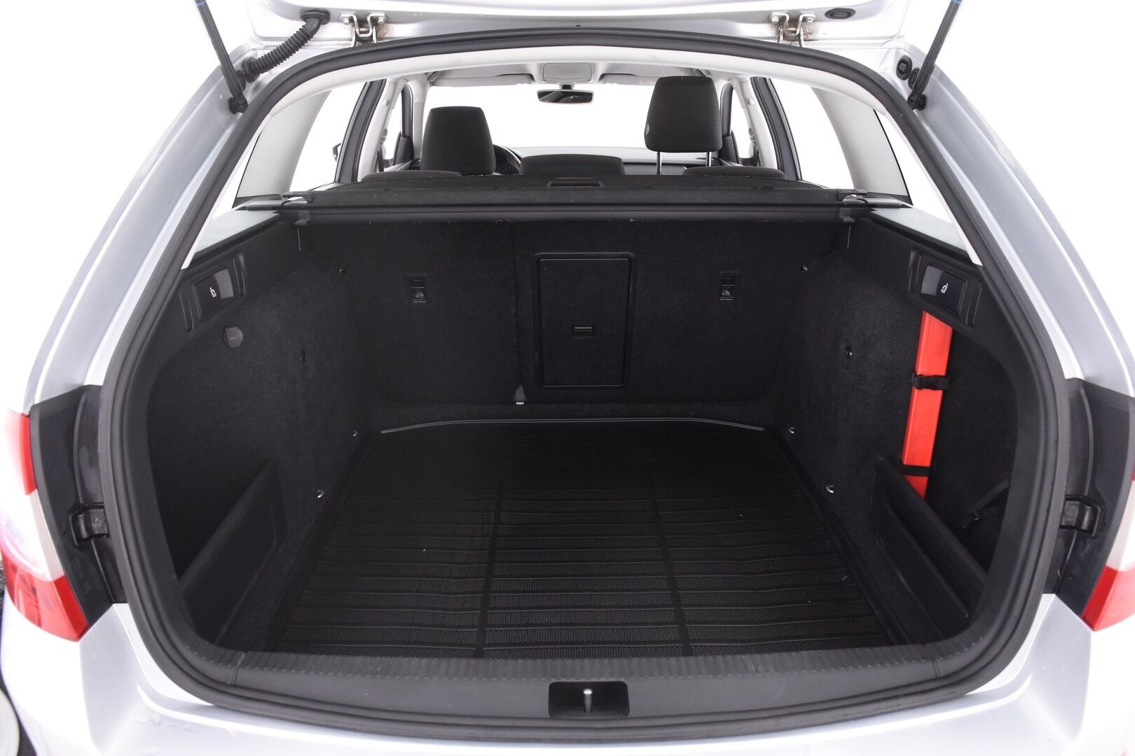 Skoda Octavia 2016 Combi 1,0 TSI Ambition *Suomi-auto / Webasto / Bluetooth / P-Tutka takana / Vakkari * - * Todella raikas ja käytännöllinen Suomi-Auto! *