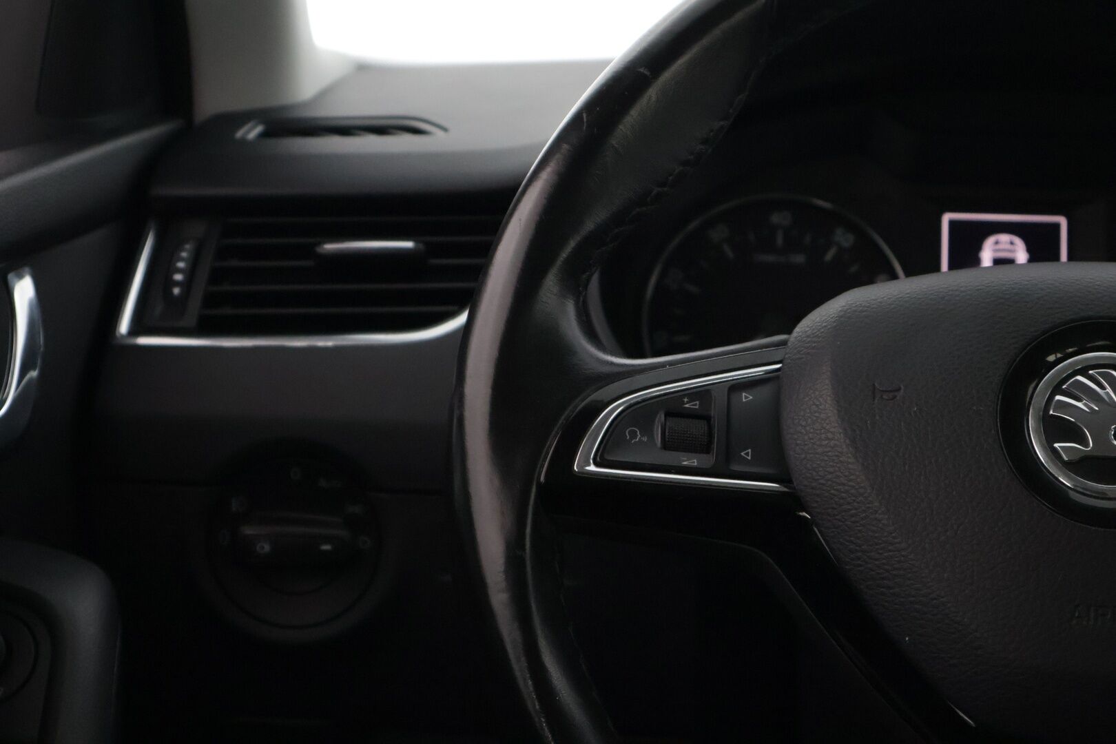 Skoda Octavia 2017 Combi 1,0 TSI Ambition *Suomi-auto / Webasto / Bluetooth / P-Tutka takana / Vakkari * - * Todella raikas ja käytännöllinen Suomi-Auto! *