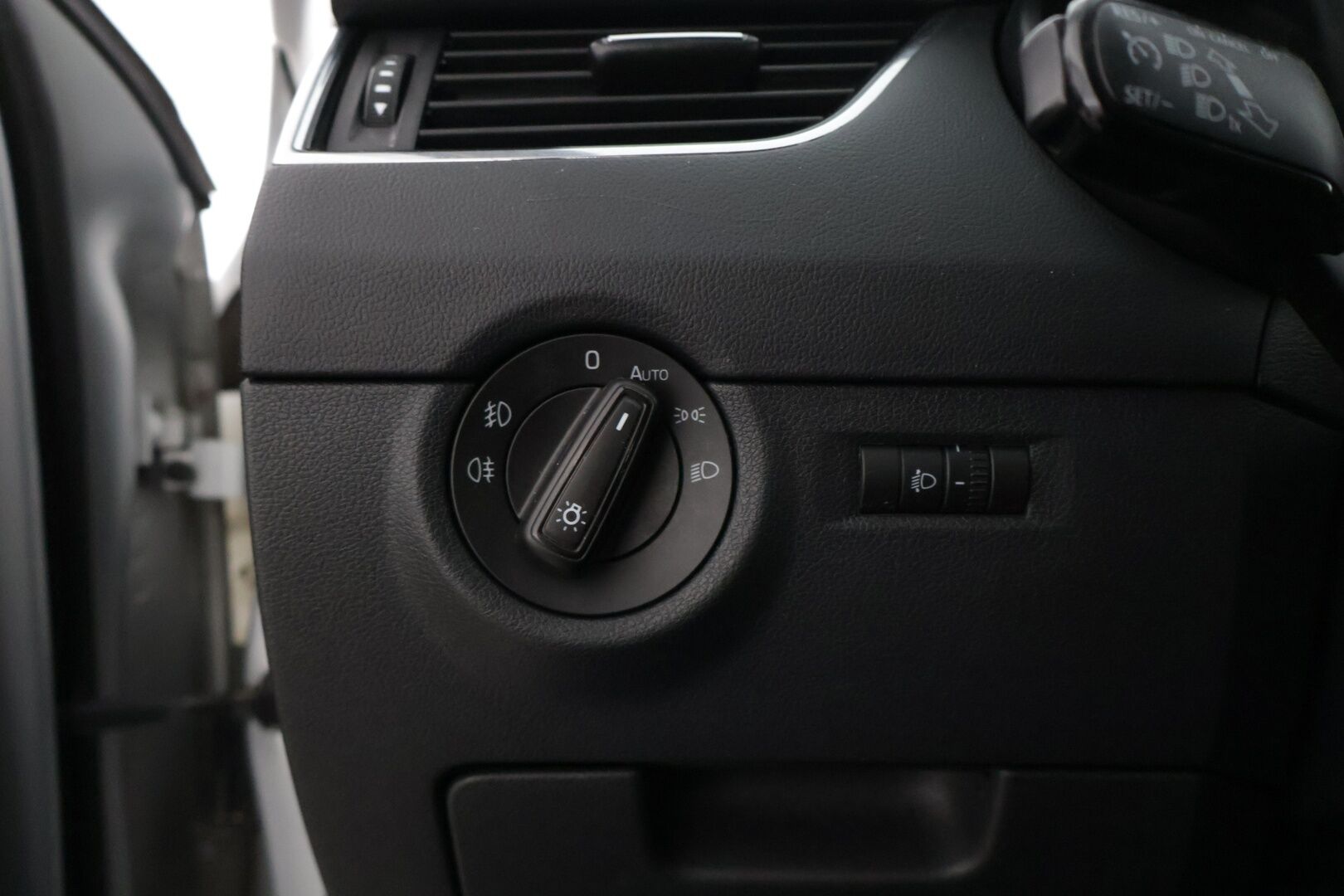 Skoda Octavia 2017 Combi 1,0 TSI Ambition *Suomi-auto / Webasto / Bluetooth / P-Tutka takana / Vakkari * - * Todella raikas ja käytännöllinen Suomi-Auto! *