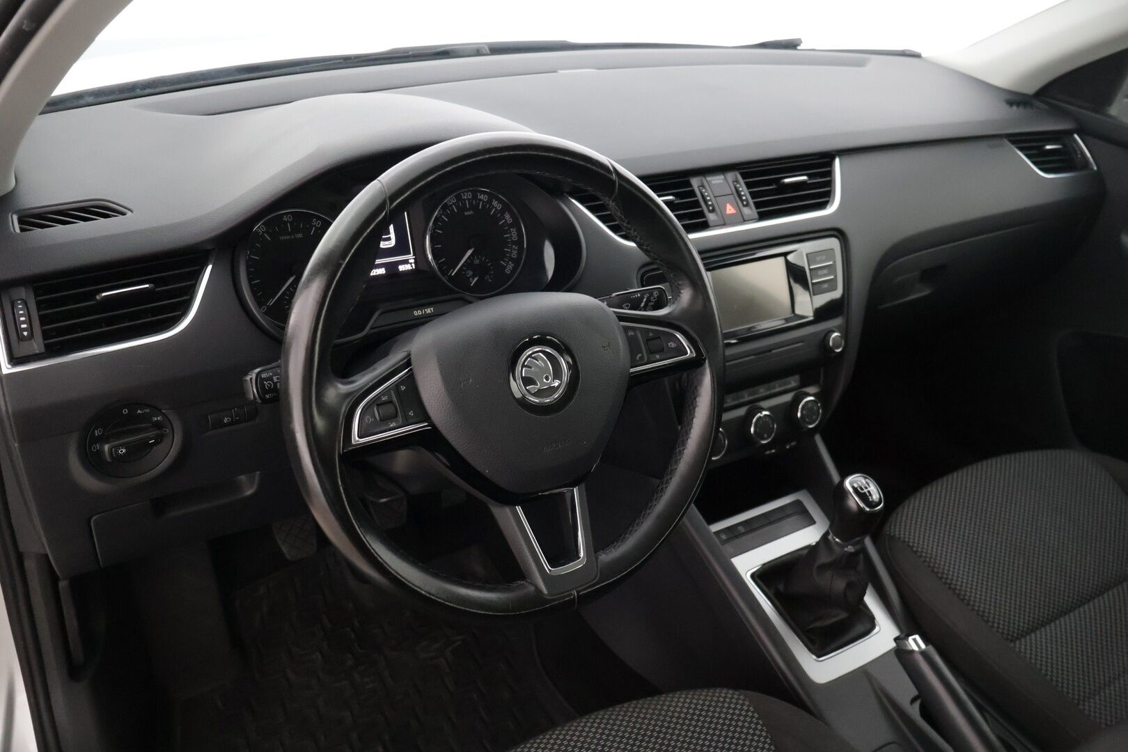Skoda Octavia 2017 Combi 1,0 TSI Ambition *Suomi-auto / Webasto / Bluetooth / P-Tutka takana / Vakkari * - * Todella raikas ja käytännöllinen Suomi-Auto! *