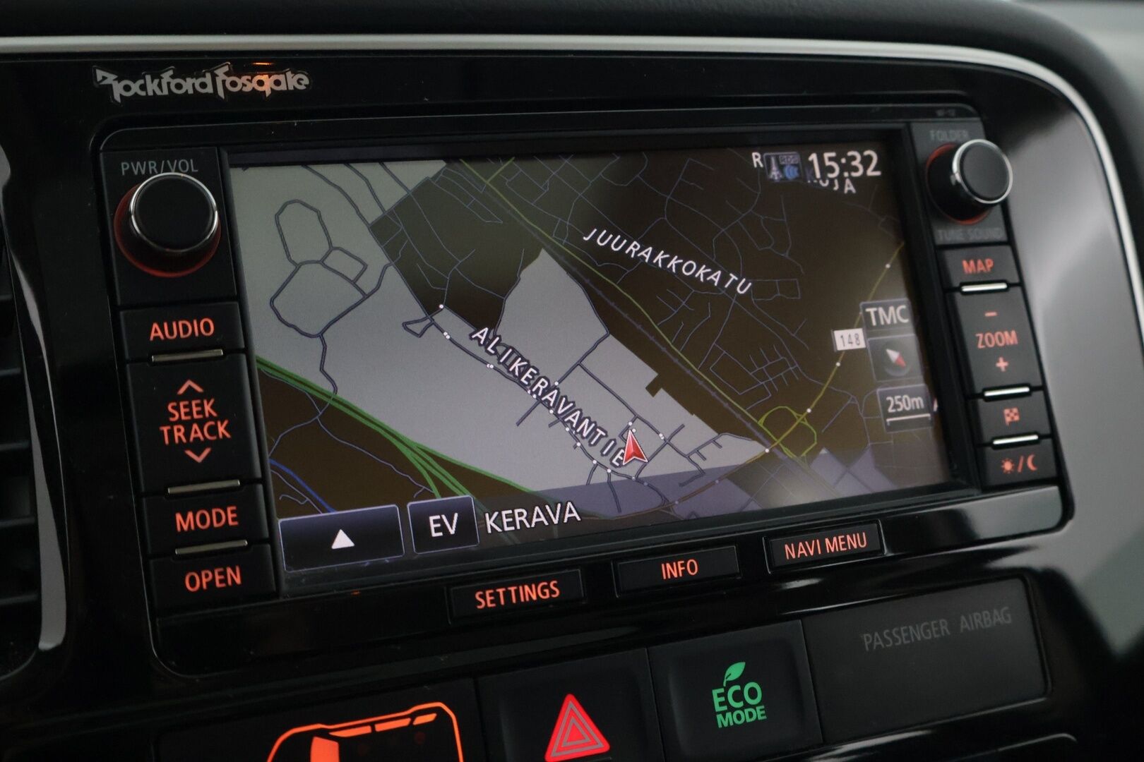 Mitsubishi Outlander PHEV 2014 Instyle Navi 4WD 5P - YritysOutlet - Myydään vain yrityksille - - * Kattoluukku / P-Kamera / Vakkari / Nahkapenkit / Sähkökontti / Penkinlämmittimet / Xenon *