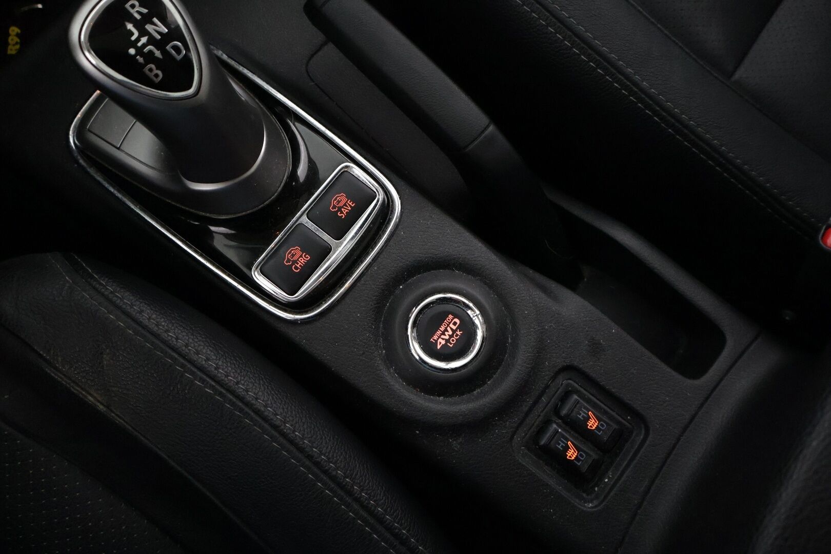 Mitsubishi Outlander PHEV 2014 Instyle Navi 4WD 5P - YritysOutlet - Myydään vain yrityksille - - * Kattoluukku / P-Kamera / Vakkari / Nahkapenkit / Sähkökontti / Penkinlämmittimet / Xenon *