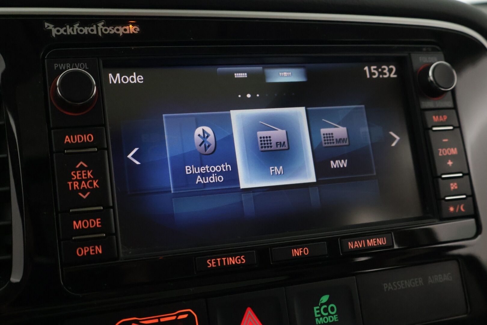 Mitsubishi Outlander PHEV 2014 Instyle Navi 4WD 5P - YritysOutlet - Myydään vain yrityksille - - * Kattoluukku / P-Kamera / Vakkari / Nahkapenkit / Sähkökontti / Penkinlämmittimet / Xenon *