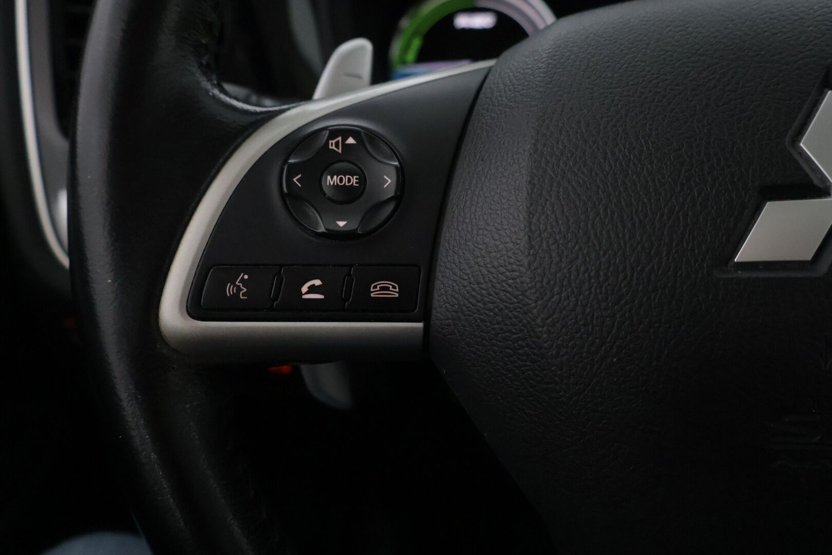 Mitsubishi Outlander PHEV 2014 Instyle Navi 4WD 5P - YritysOutlet - Myydään vain yrityksille - - * Kattoluukku / P-Kamera / Vakkari / Nahkapenkit / Sähkökontti / Penkinlämmittimet / Xenon *