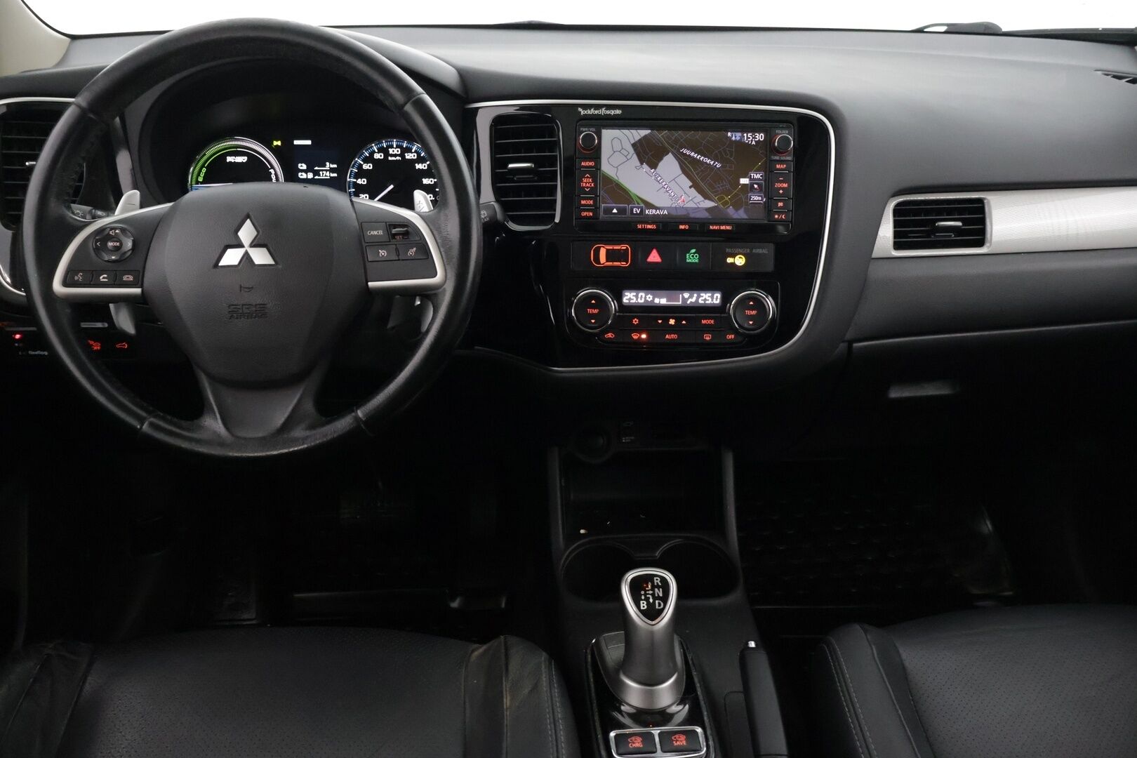 Mitsubishi Outlander PHEV 2014 Instyle Navi 4WD 5P - YritysOutlet - Myydään vain yrityksille - - * Kattoluukku / P-Kamera / Vakkari / Nahkapenkit / Sähkökontti / Penkinlämmittimet / Xenon *