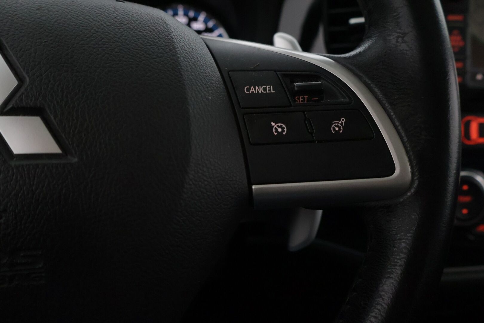 Mitsubishi Outlander PHEV 2014 Instyle Navi 4WD 5P - YritysOutlet - Myydään vain yrityksille - - * Kattoluukku / P-Kamera / Vakkari / Nahkapenkit / Sähkökontti / Penkinlämmittimet / Xenon *