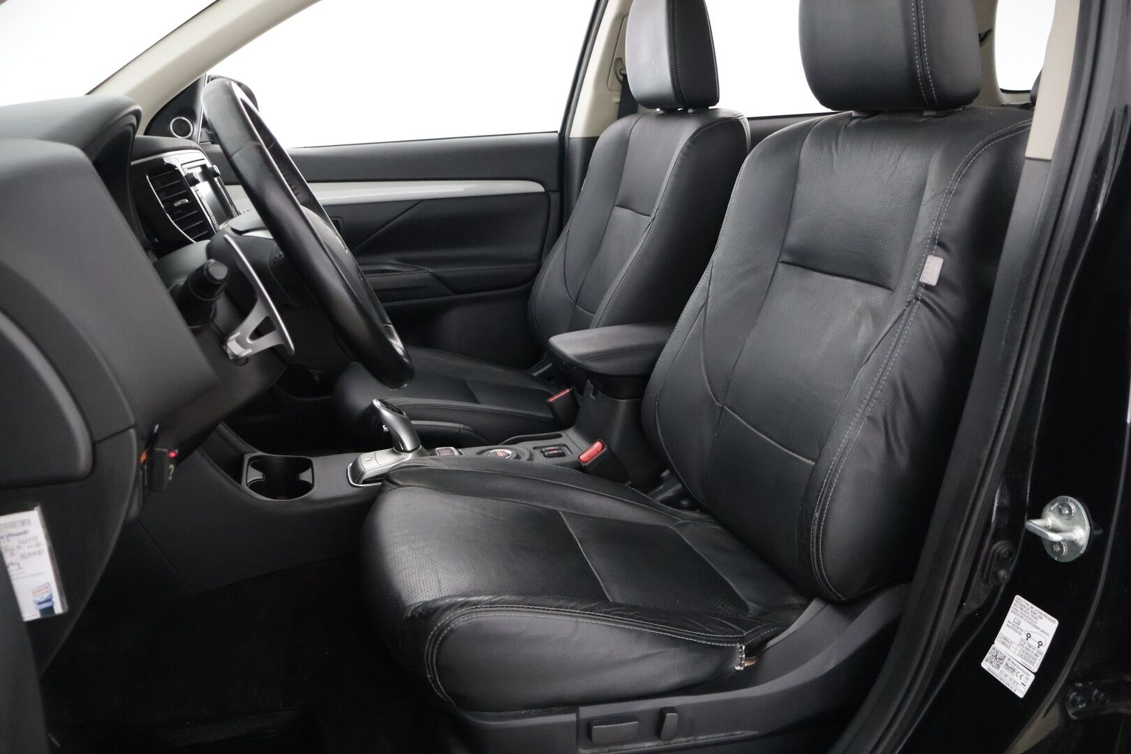 Mitsubishi Outlander PHEV 2014 Instyle Navi 4WD 5P - YritysOutlet - Myydään vain yrityksille - - * Kattoluukku / P-Kamera / Vakkari / Nahkapenkit / Sähkökontti / Penkinlämmittimet / Xenon *