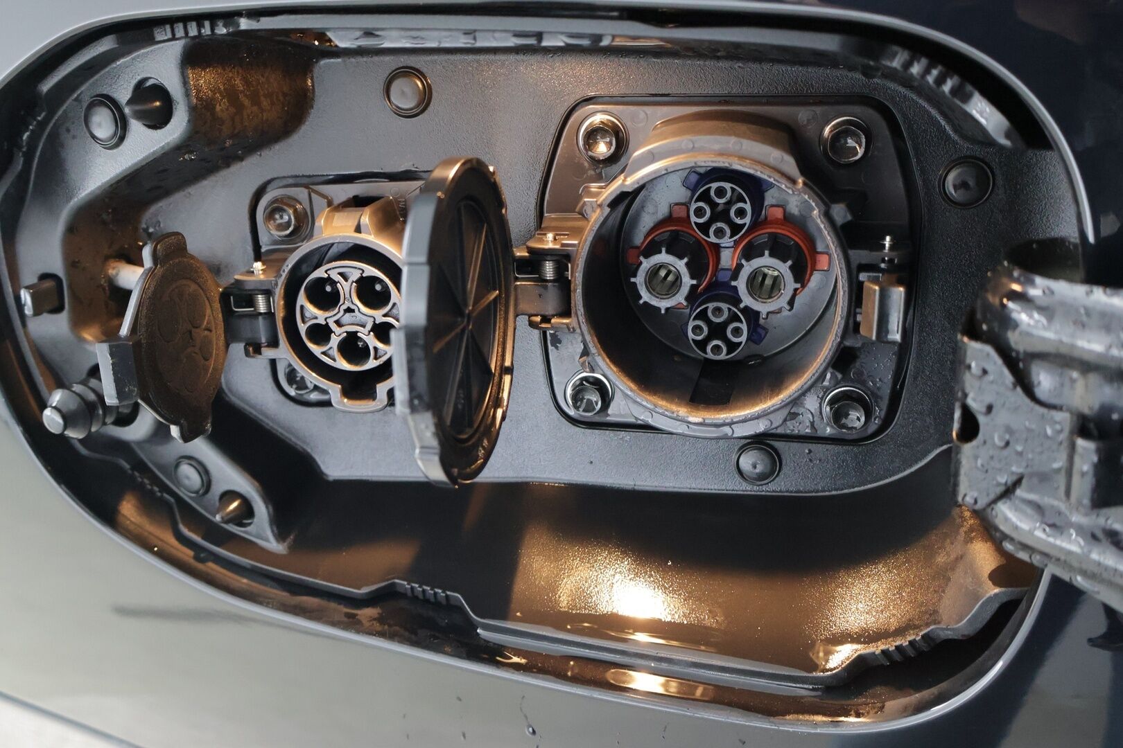 Mitsubishi Outlander PHEV 2014 Instyle Navi 4WD 5P - YritysOutlet - Myydään vain yrityksille - - * Kattoluukku / P-Kamera / Vakkari / Nahkapenkit / Sähkökontti / Penkinlämmittimet / Xenon *