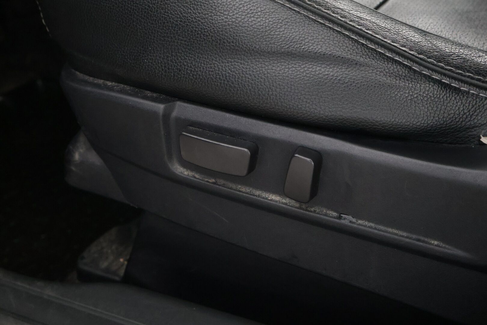 Mitsubishi Outlander PHEV 2014 Instyle Navi 4WD 5P - YritysOutlet - Myydään vain yrityksille - - * Kattoluukku / P-Kamera / Vakkari / Nahkapenkit / Sähkökontti / Penkinlämmittimet / Xenon *