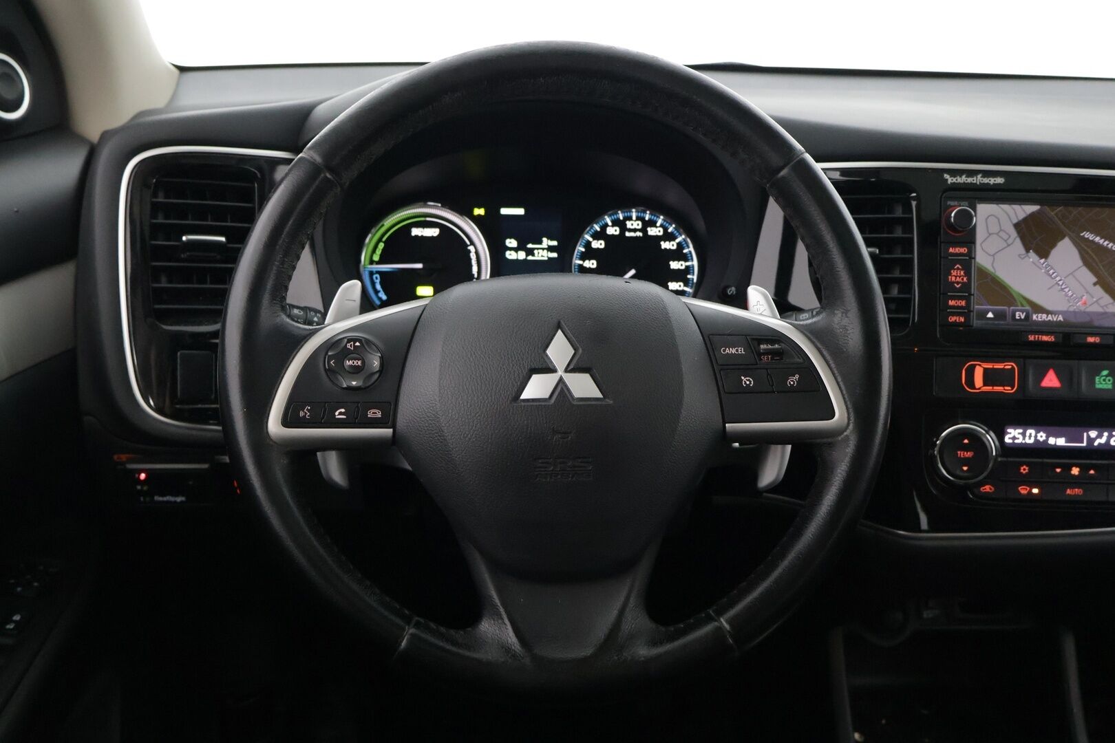 Mitsubishi Outlander PHEV 2014 Instyle Navi 4WD 5P - YritysOutlet - Myydään vain yrityksille - - * Kattoluukku / P-Kamera / Vakkari / Nahkapenkit / Sähkökontti / Penkinlämmittimet / Xenon *