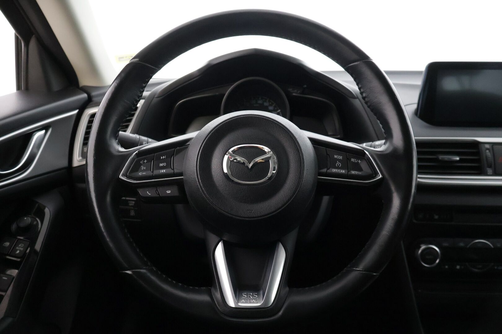 Mazda Mazda3 2018 5HB 2,0 (120) SKYACTIV-G Optimum 6AT 5ov BX2O - Blis / Ratinlämmitin / Vakionopeudensäädin / Isofix / Lohko ja sisätilanlämmitin / Suomi auto / 2x Avain / Ajotapavalitsin 