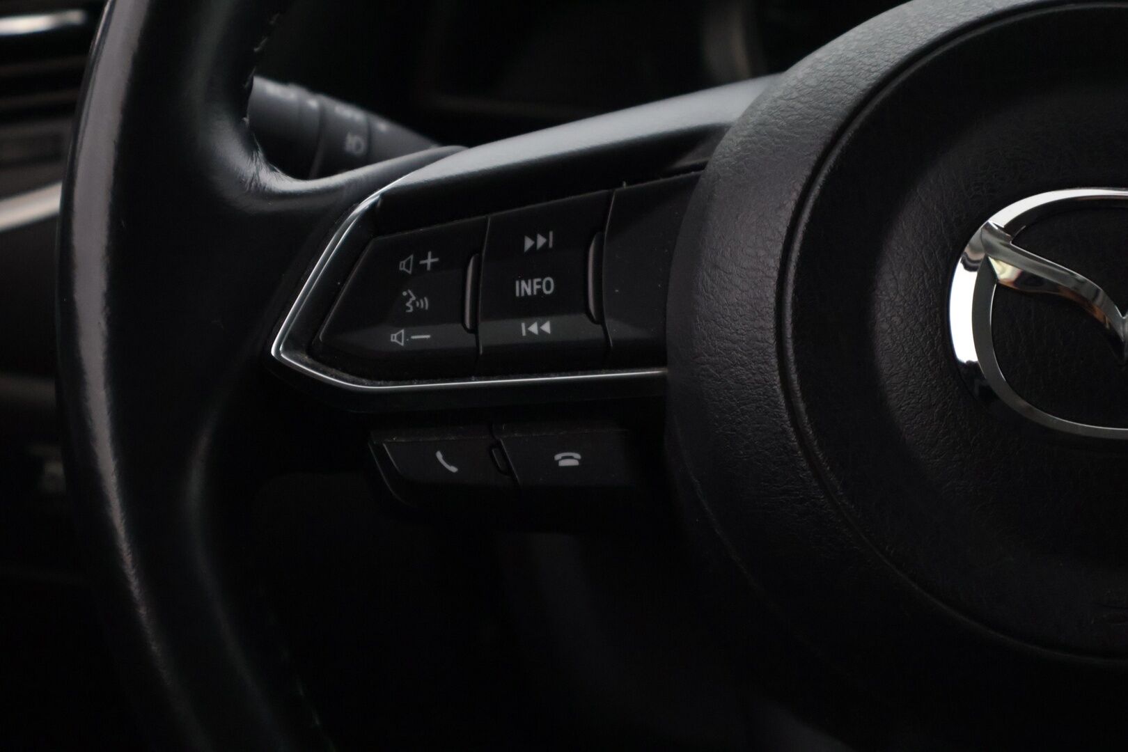 Mazda Mazda3 2018 5HB 2,0 (120) SKYACTIV-G Optimum 6AT 5ov BX2O - Blis / Ratinlämmitin / Vakionopeudensäädin / Isofix / Lohko ja sisätilanlämmitin / Suomi auto / 2x Avain / Ajotapavalitsin 