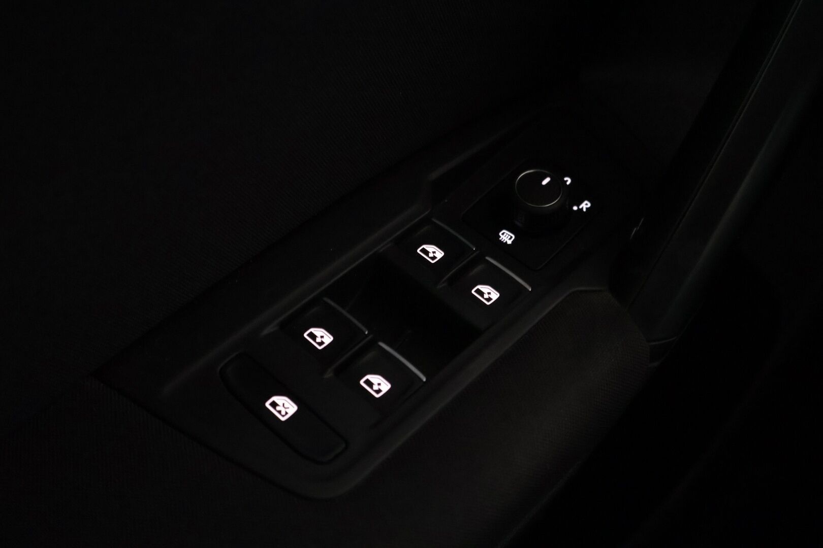 Volkswagen Tiguan 2018 Comfortline 2,0 TDI SCR 110 kW (150 hv) 4MOTION DSG Winter Edition *Webasto / ACC / Koukku / Parkkitutkat / Kaistavahti* - Kahdet renkaat ja VW-vanteet / Suomi-auto / Jakohihna vaihdettu 