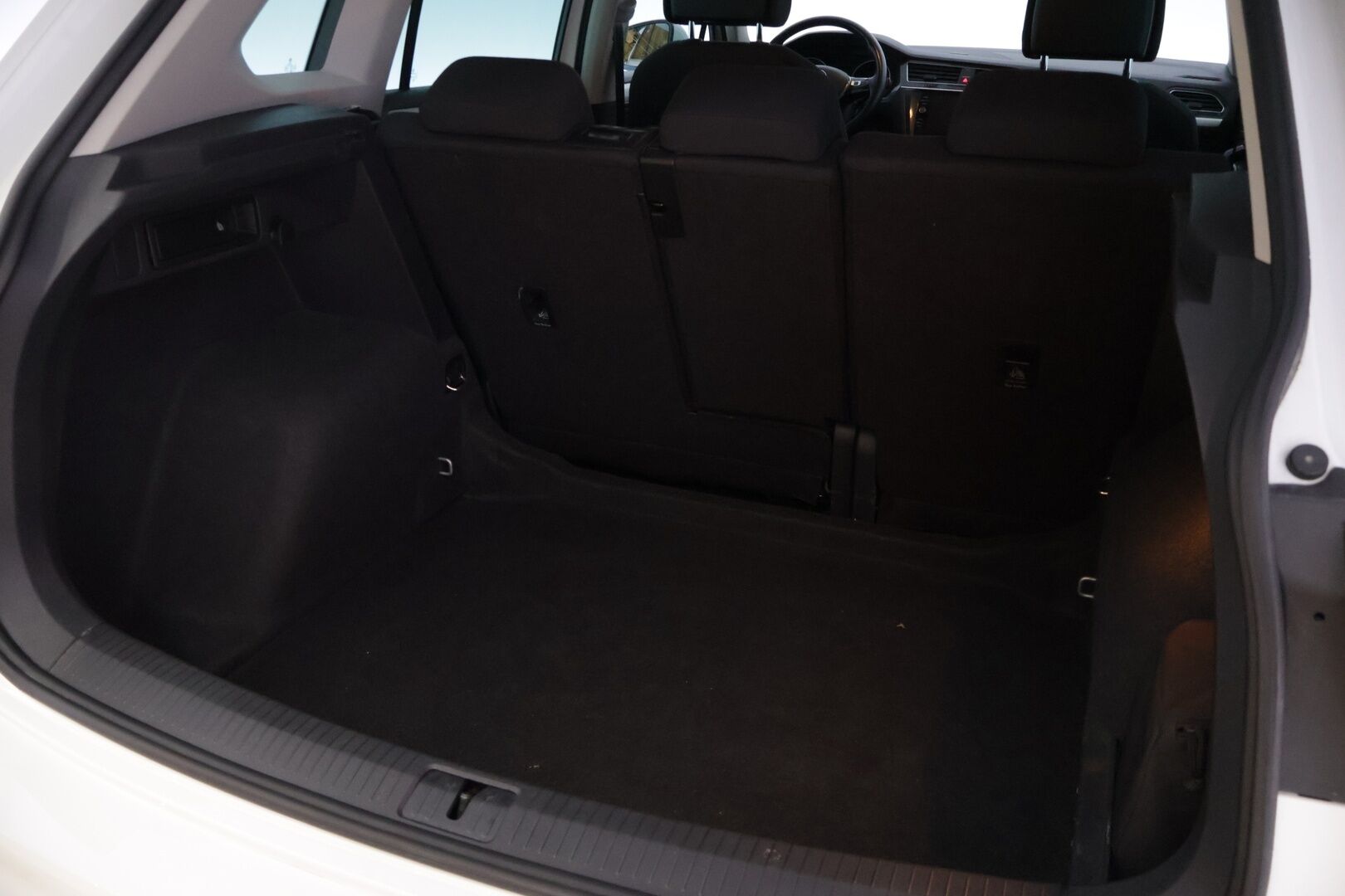 Volkswagen Tiguan 2018 Comfortline 2,0 TDI SCR 110 kW (150 hv) 4MOTION DSG Winter Edition *Webasto / ACC / Koukku / Parkkitutkat / Kaistavahti* - Kahdet renkaat ja VW-vanteet / Suomi-auto / Jakohihna vaihdettu 