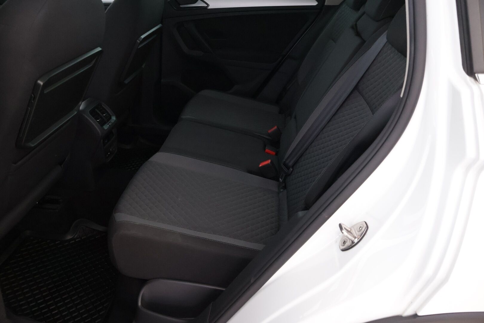 Volkswagen Tiguan 2018 Comfortline 2,0 TDI SCR 110 kW (150 hv) 4MOTION DSG Winter Edition *Webasto / ACC / Koukku / Parkkitutkat / Kaistavahti* - Kahdet renkaat ja VW-vanteet / Suomi-auto / Jakohihna vaihdettu 