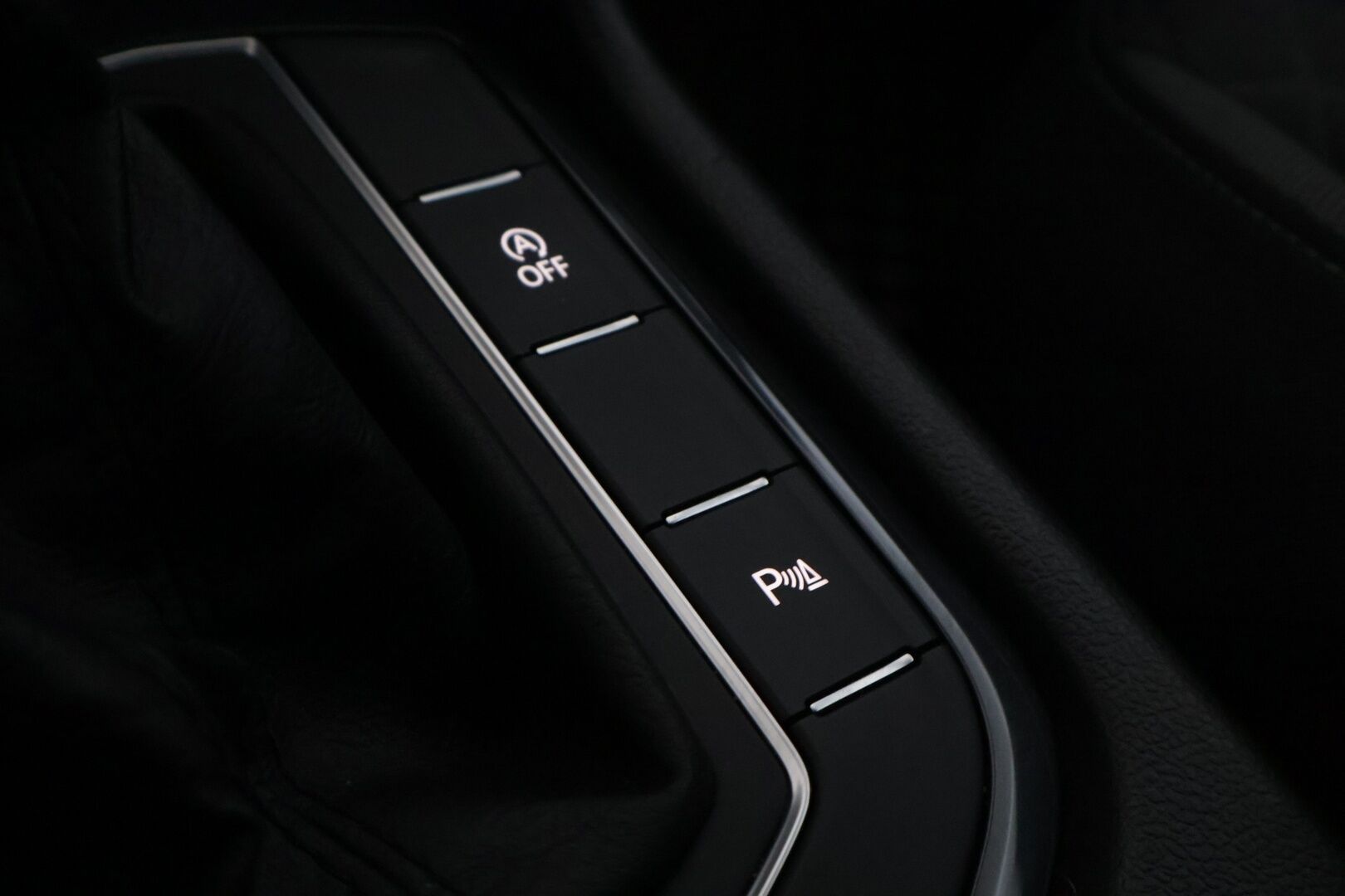 Volkswagen Tiguan 2018 Comfortline 2,0 TDI SCR 110 kW (150 hv) 4MOTION DSG Winter Edition *Webasto / ACC / Koukku / Parkkitutkat / Kaistavahti* - Kahdet renkaat ja VW-vanteet / Suomi-auto / Jakohihna vaihdettu - HULLUT AVAJAISHULINAT KORKOTARJOUS 3,29 %