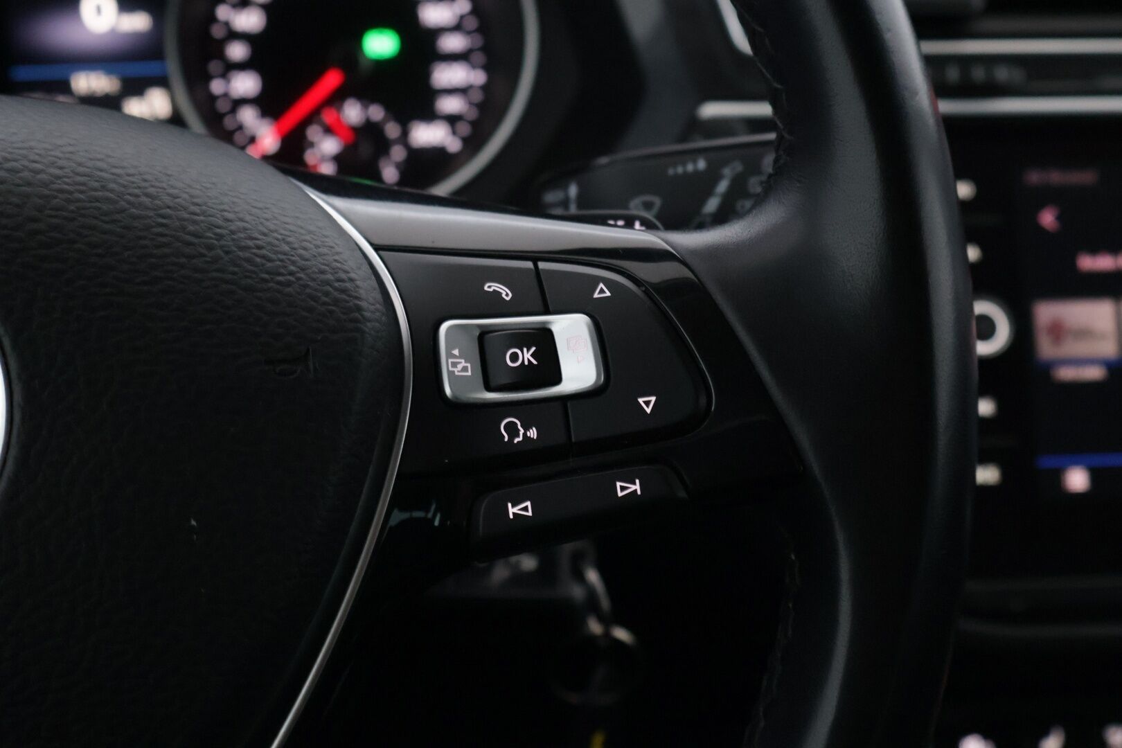 Volkswagen Tiguan 2018 Comfortline 2,0 TDI SCR 110 kW (150 hv) 4MOTION DSG Winter Edition *Webasto / ACC / Koukku / Parkkitutkat / Kaistavahti* - Kahdet renkaat ja VW-vanteet / Suomi-auto / Jakohihna vaihdettu 