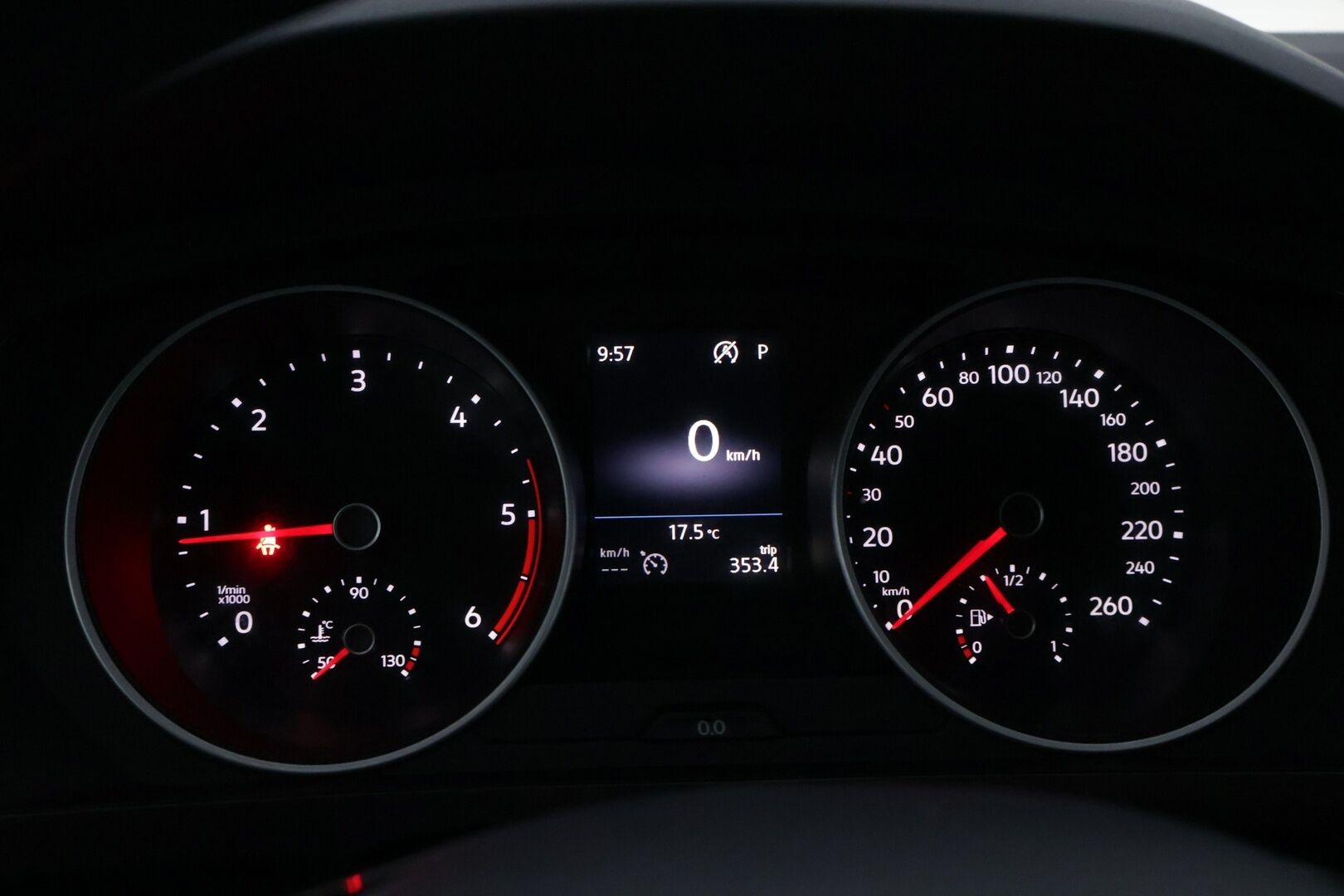 Volkswagen Tiguan 2018 Comfortline 2,0 TDI SCR 110 kW (150 hv) 4MOTION DSG Winter Edition *Webasto / ACC / Koukku / Parkkitutkat / Kaistavahti* - Kahdet renkaat ja VW-vanteet / Suomi-auto / Jakohihna vaihdettu 