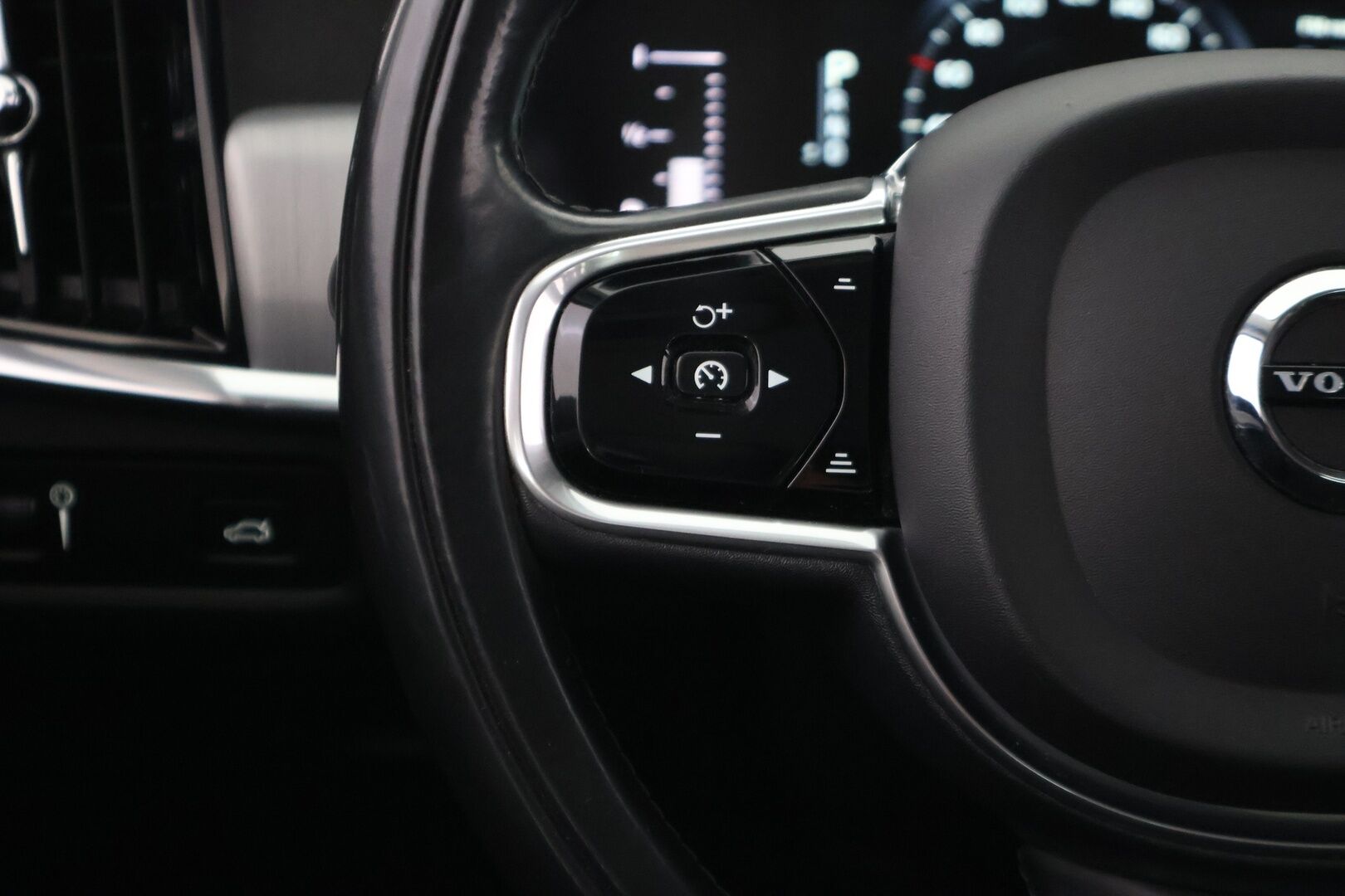 Volvo S90 2018 D3 Business aut - *Ilman AD-BLUE | Suomi-auto | Pilot Assist | Webasto | Carplay | Koukku | 2x renkaat*