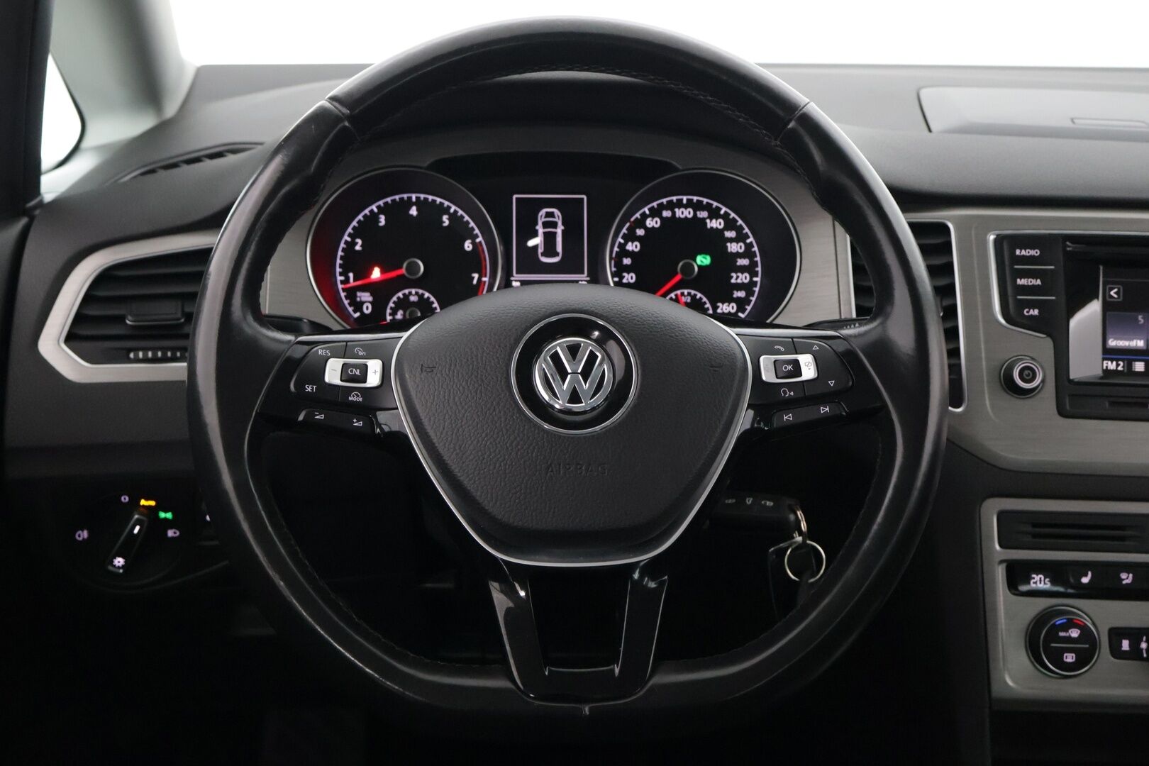 Volkswagen Golf Sportsvan 2017 Comfortline 1,4 TSI 92 kW (125 hv) DSG-automaatti // Webasto / Koukku / Juuri huollettu / Suomi-auto // - Katsastus 7/2025 * Jakopää 9/2024 * Kahdet erittäin hyvät renkaat