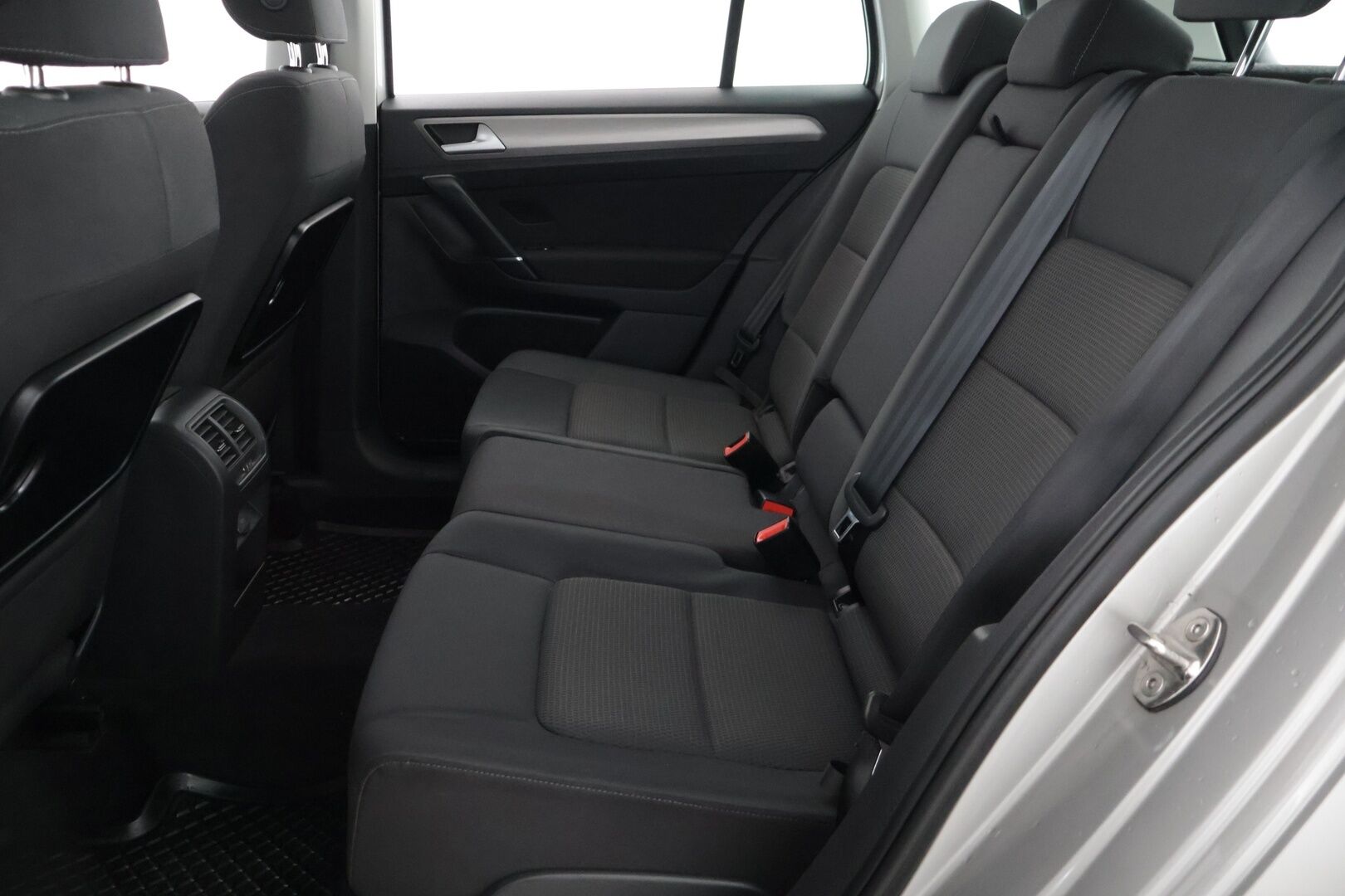 Volkswagen Golf Sportsvan 2017 Comfortline 1,4 TSI 92 kW (125 hv) DSG-automaatti // Webasto / Koukku / Juuri huollettu / Suomi-auto // - Katsastus 7/2025 * Jakopää 9/2024 * Kahdet erittäin hyvät renkaat