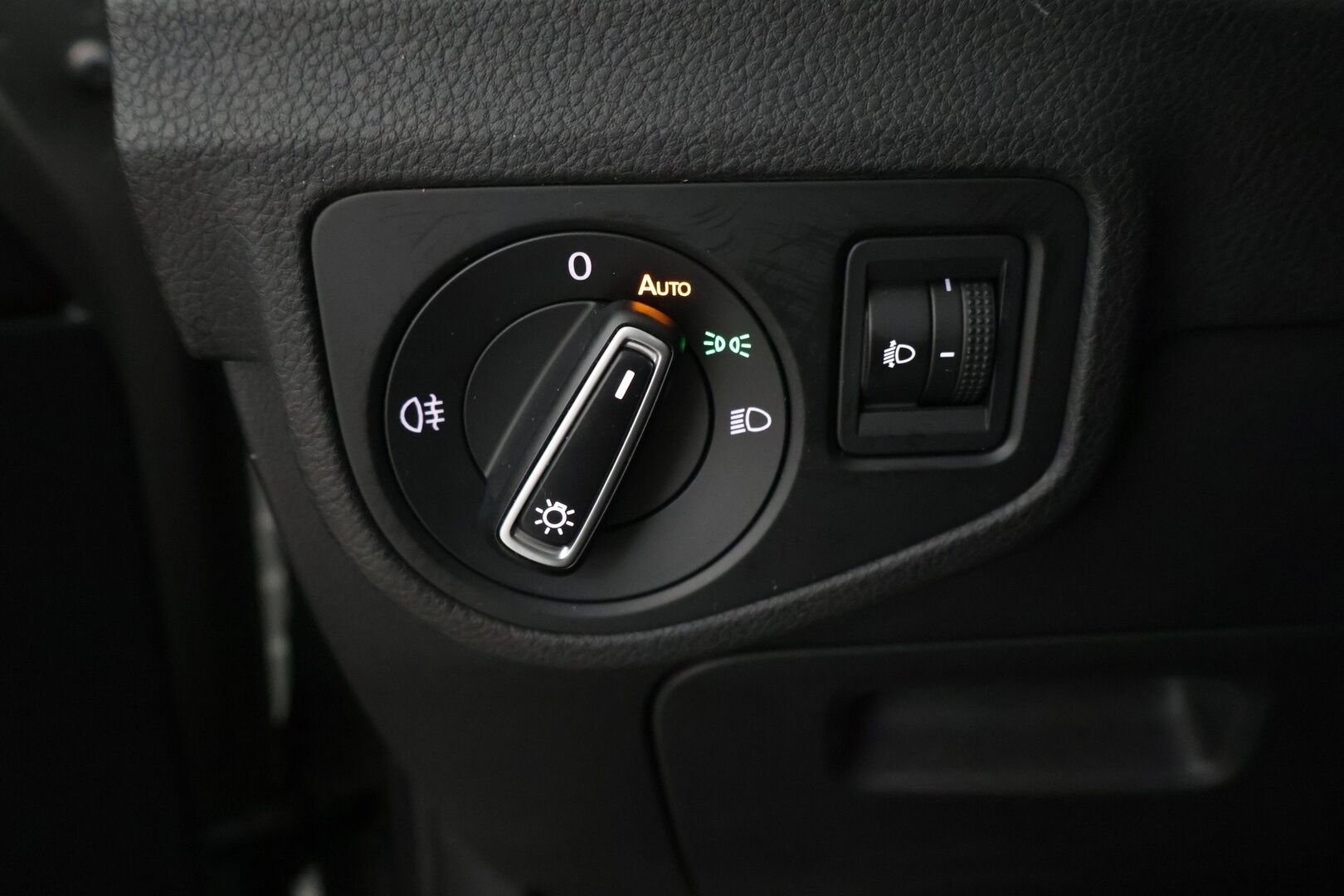 Volkswagen Golf Sportsvan 2017 Comfortline 1,4 TSI 92 kW (125 hv) DSG-automaatti // Webasto / Koukku / Juuri huollettu / Suomi-auto // - Katsastus 7/2025 * Jakopää 9/2024 * Kahdet erittäin hyvät renkaat