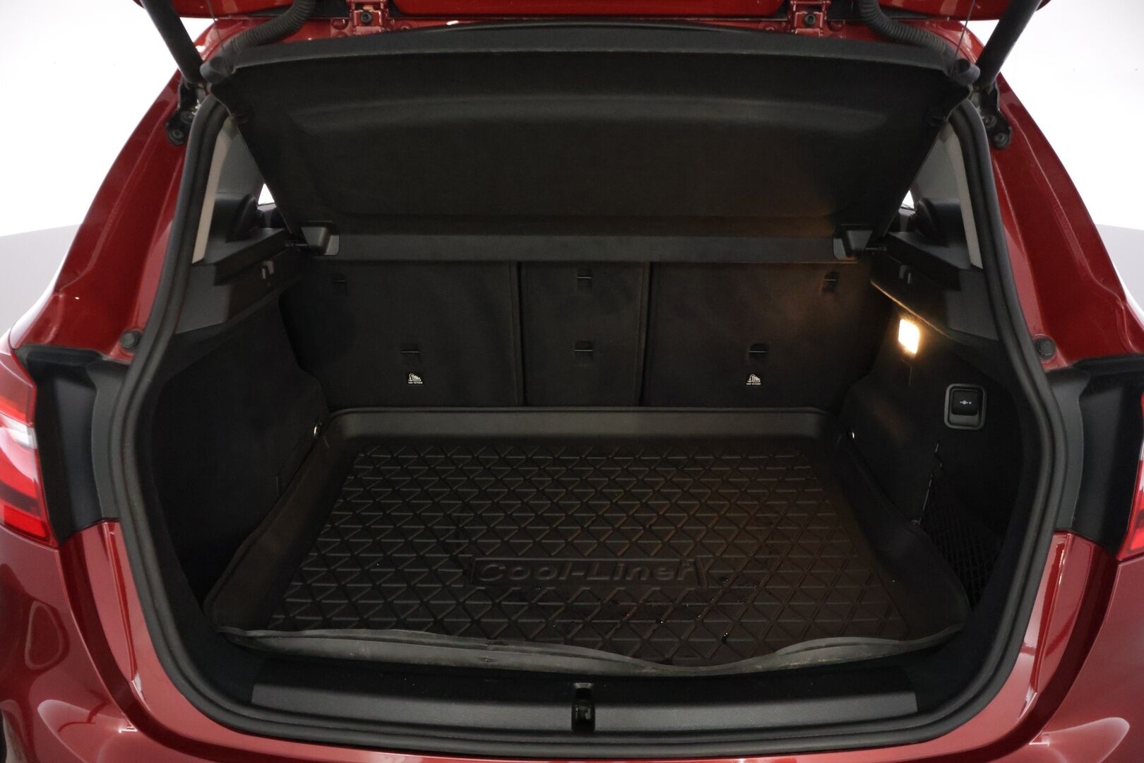 BMW 225 2017 F45 Active Tourer 225xe A Business */ Suomi-auto / Esilämmitys / P.kamera / Ratinlämmitys / Comfort Access / Vakkari /* - Soh 93,6% / Ilmainen kotiintoimitus / 2x renkaat