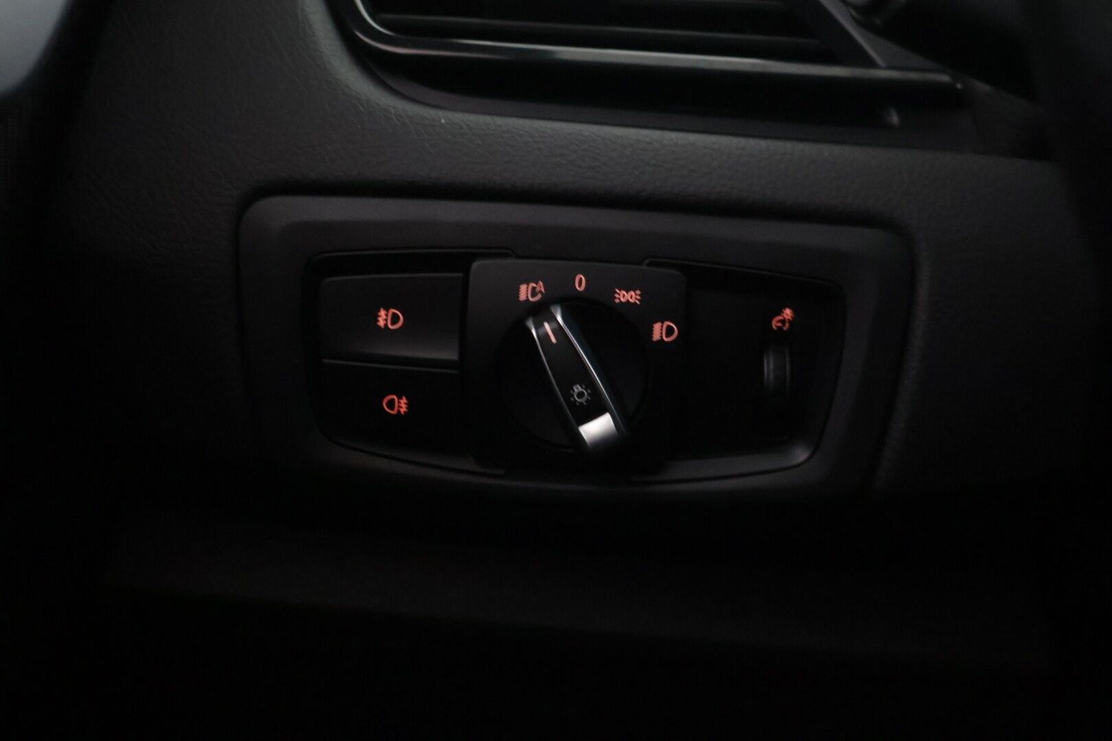 BMW 225 2017 F45 Active Tourer 225xe A Business */ Suomi-auto / Esilämmitys / P.kamera / Ratinlämmitys / Comfort Access / Vakkari /* - Soh 93,6% / Ilmainen kotiintoimitus / 2x renkaat