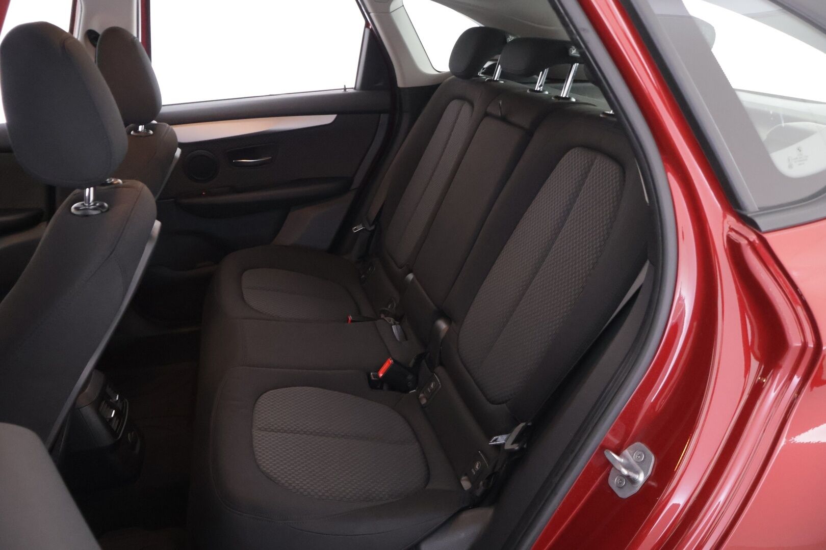 BMW 225 2017 F45 Active Tourer 225xe A Business */ Suomi-auto / Esilämmitys / P.kamera / Ratinlämmitys / Comfort Access / Vakkari /* - Soh 93,6% / Ilmainen kotiintoimitus / 2x renkaat