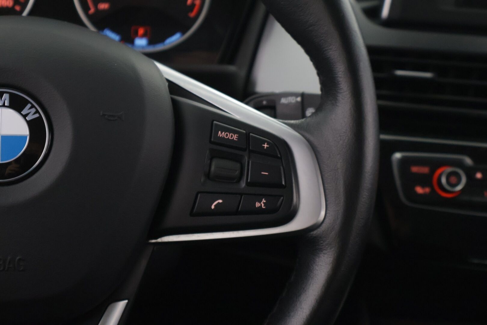 BMW 225 2017 F45 Active Tourer 225xe A Business */ Suomi-auto / Esilämmitys / P.kamera / Ratinlämmitys / Comfort Access / Vakkari /* - Soh 93,6% / Ilmainen kotiintoimitus / 2x renkaat