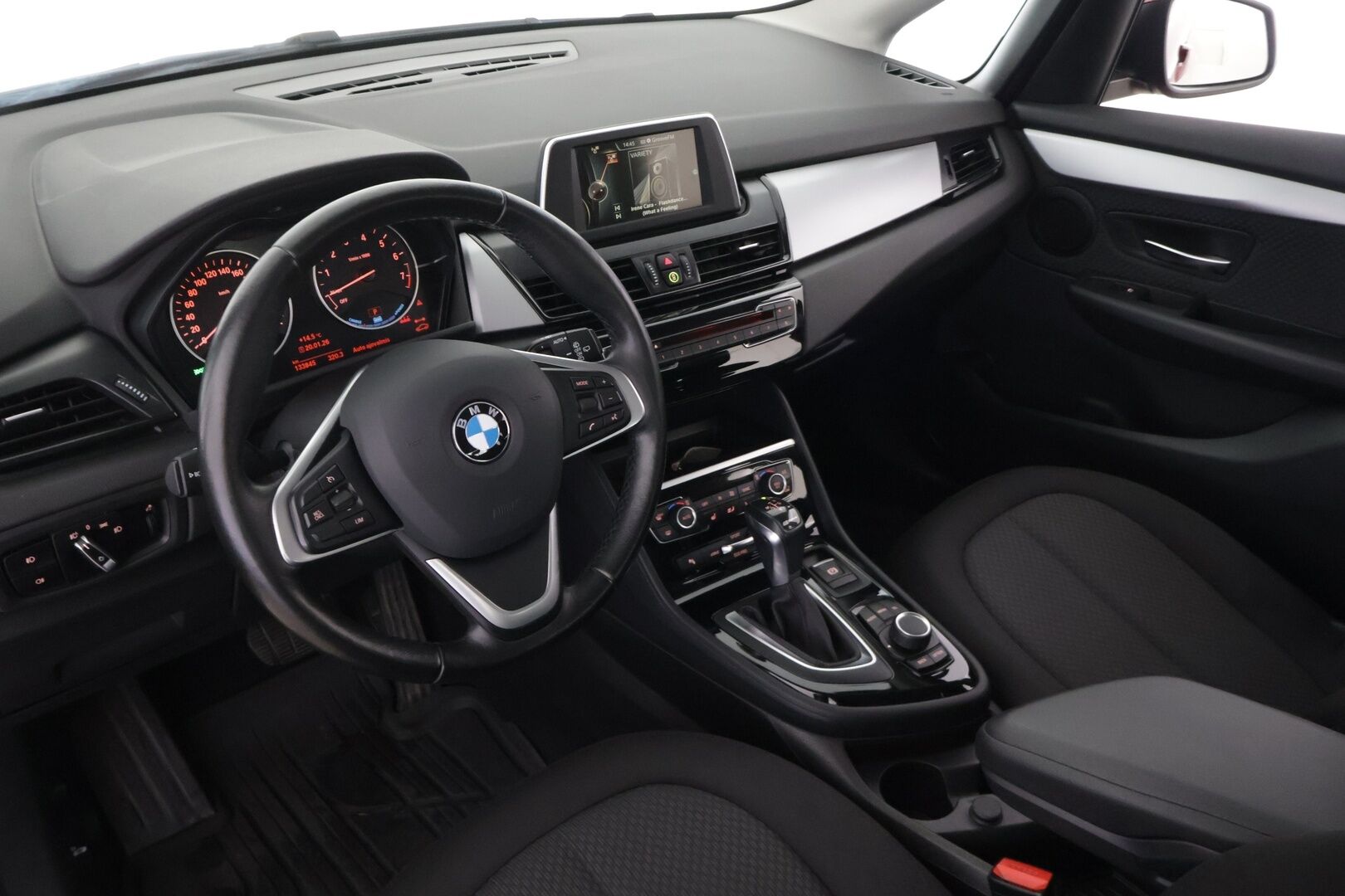 BMW 225 2017 F45 Active Tourer 225xe A Business */ Suomi-auto / Esilämmitys / P.kamera / Ratinlämmitys / Comfort Access / Vakkari /* - Soh 93,6% / Ilmainen kotiintoimitus / 2x renkaat