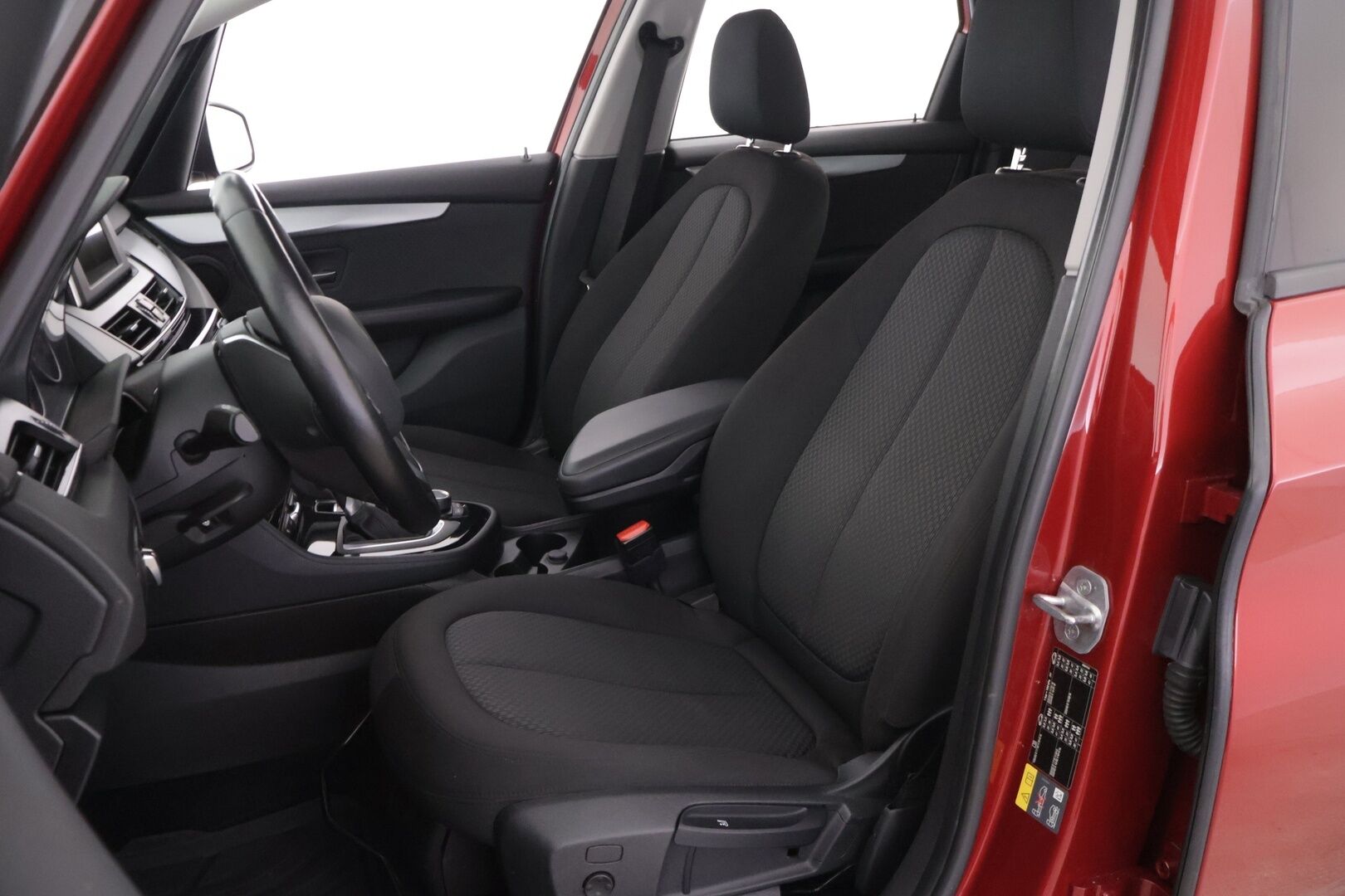 BMW 225 2017 F45 Active Tourer 225xe A Business */ Suomi-auto / Esilämmitys / P.kamera / Ratinlämmitys / Comfort Access / Vakkari /* - Soh 93,6% / Ilmainen kotiintoimitus / 2x renkaat