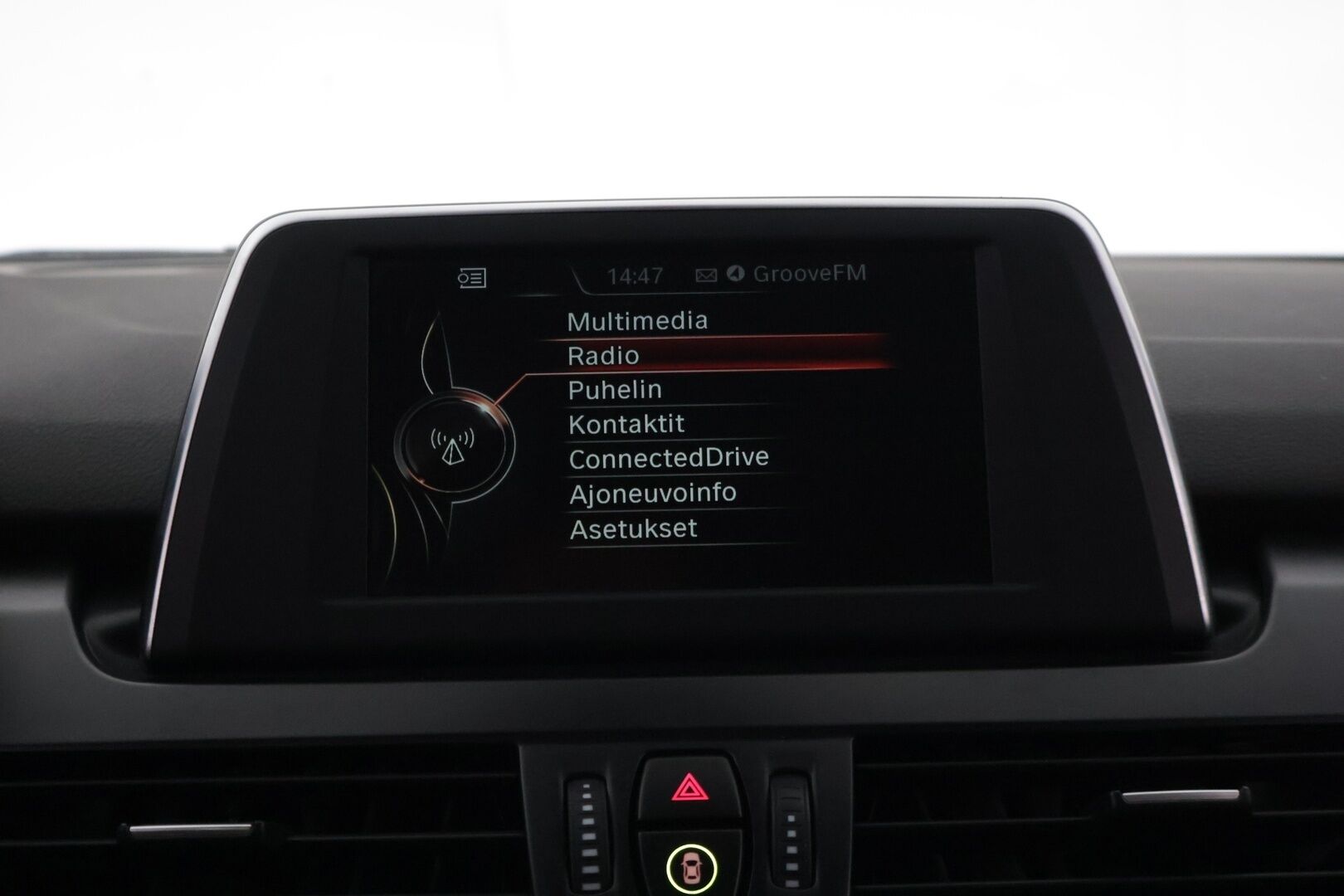 BMW 225 2017 F45 Active Tourer 225xe A Business */ Suomi-auto / Esilämmitys / P.kamera / Ratinlämmitys / Comfort Access / Vakkari /* - Soh 93,6% / Ilmainen kotiintoimitus / 2x renkaat