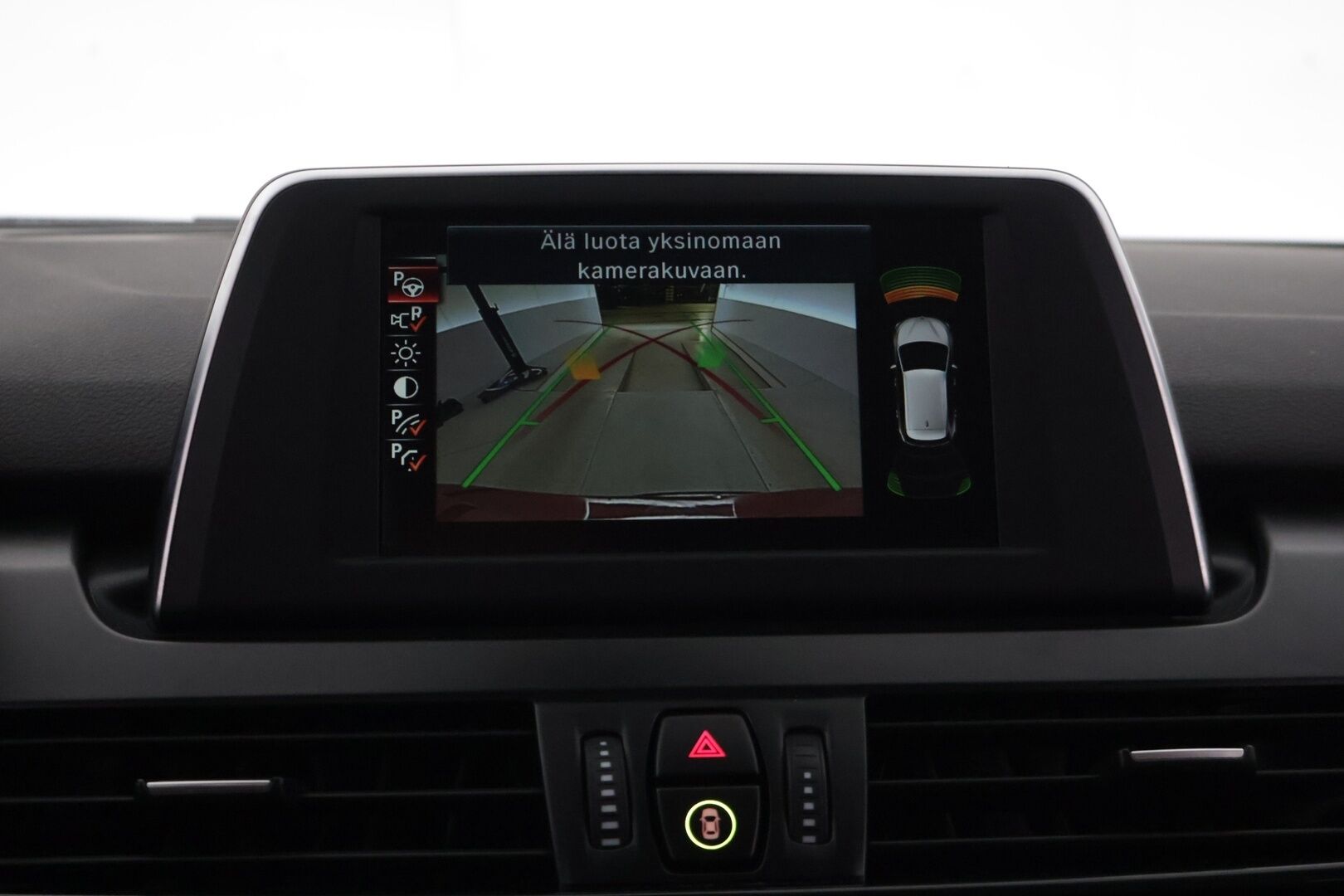 BMW 225 2017 F45 Active Tourer 225xe A Business */ Suomi-auto / Esilämmitys / P.kamera / Ratinlämmitys / Comfort Access / Vakkari /* - Soh 93,6% / Ilmainen kotiintoimitus / 2x renkaat