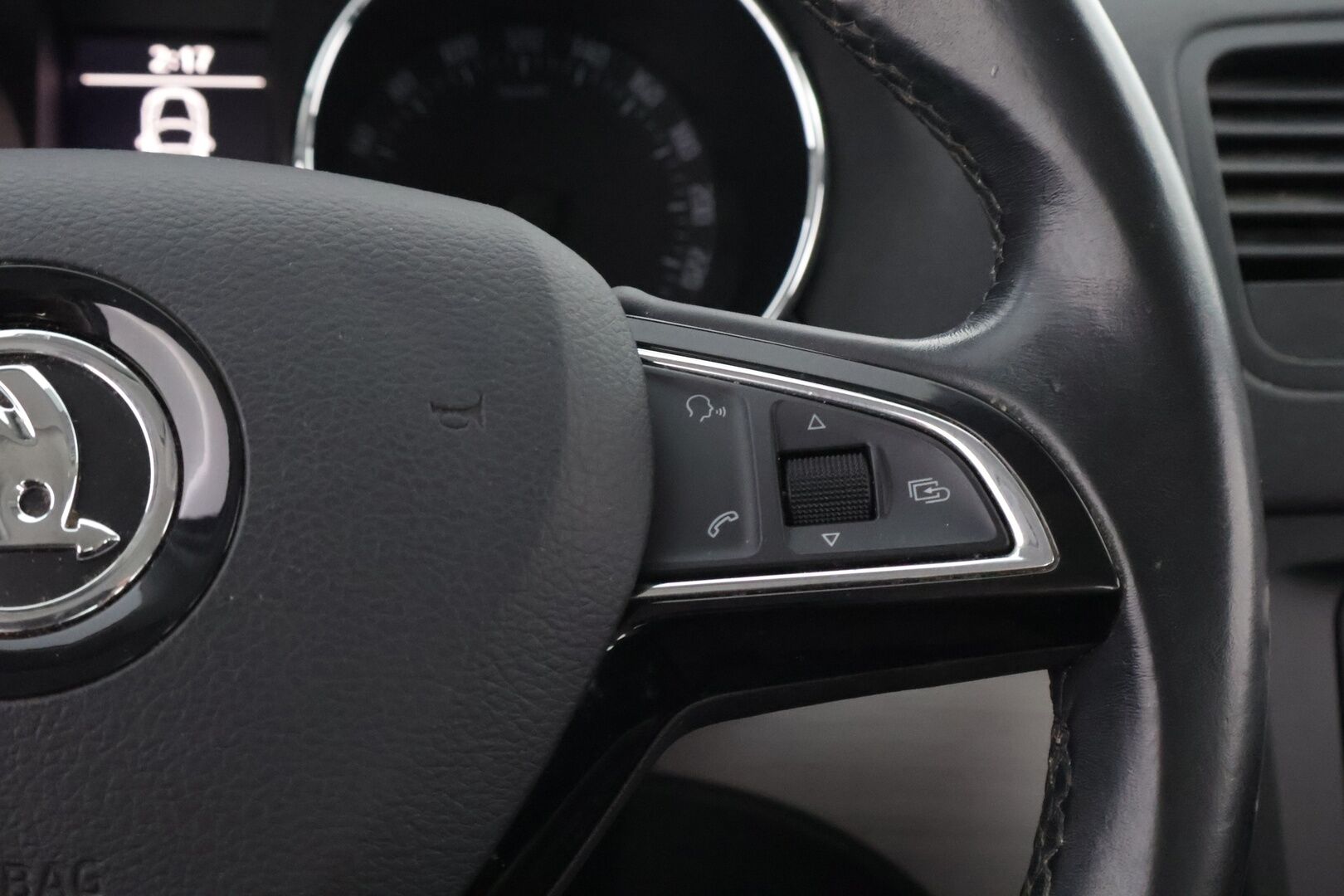 Skoda Yeti 2016 1,2 TSI Ambition DSG Autom. * Suomiauto / Peruutuskamera / Vakkari / Ilmastointi / Jakopää juuri tehty! - Juuri huollettu / Juuri tullut Tampereelle!