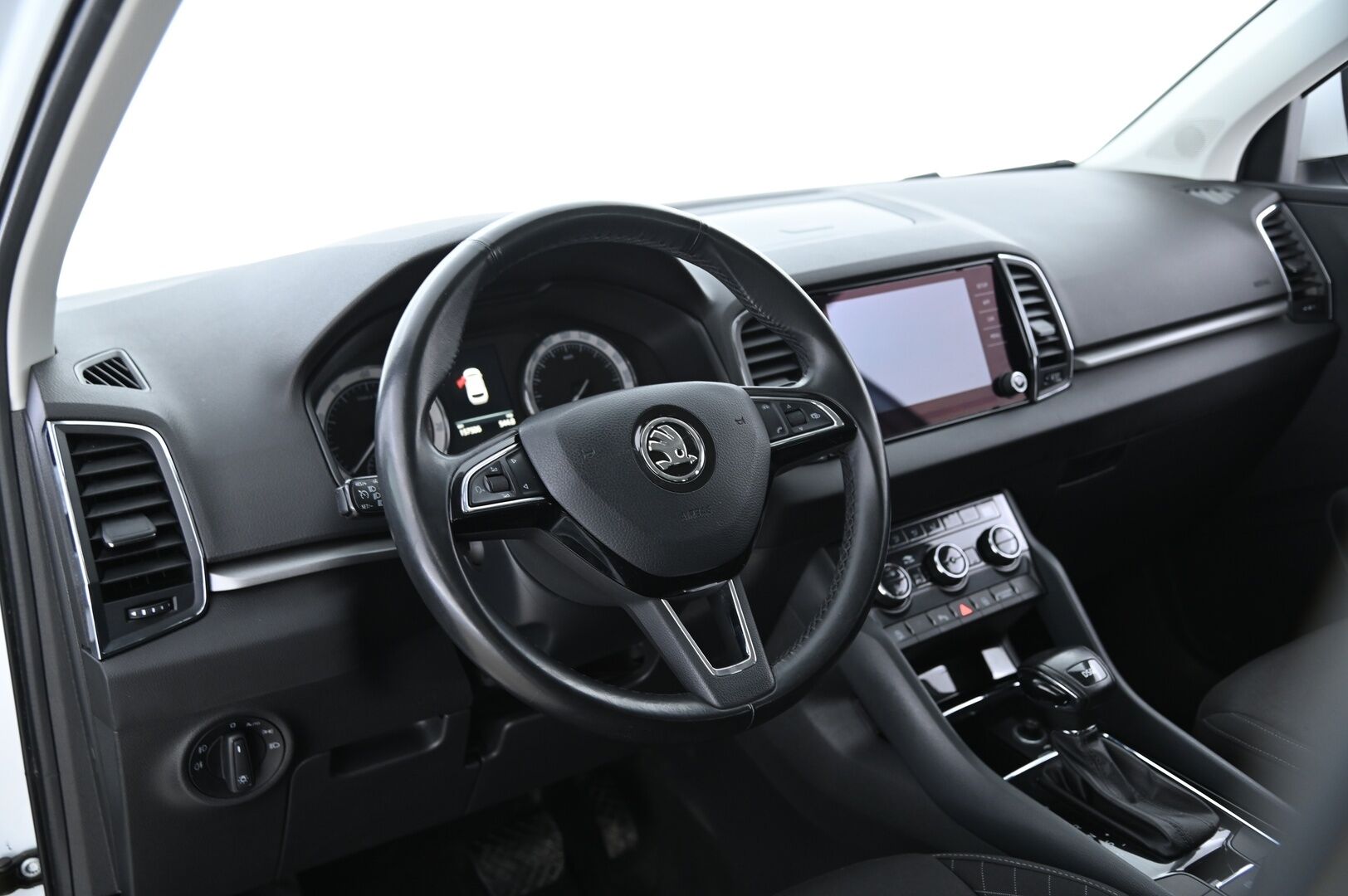 Skoda Karoq 2018 1,0 TSI Ambition DSG Autom *Suomi-Auto / Pitkä Leima / Jakopää Tehty / App Connect / Bluetooth / Tutkat / Ratinlämmitin / Taloudellinen* - Taloudellinen Bensa Karoq tuoreella jakopäällä!