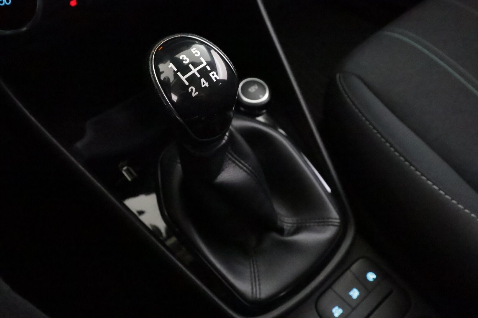 Ford Fiesta 2018 1,1 85hv M5 Trend 5-ovinen -  Vakkari | Bluetooth | Ratinlämmitys | Penkinlämmittimet | Sähköpeilit | Kahdet renkaat | Suomi-auto |