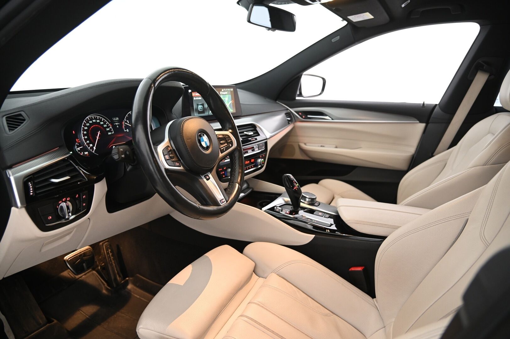 BMW 630 Gran Turismo 2018 G32 Gran Turismo 630d A xDrive M-Sport - Proff.navi | HiFit | Koukku | Digimittaristo | Dakota nahat | Mineralweiss Metallic | P.Kamera | 2x renkaat&alumiinivanteet | Juuri katsastettu 