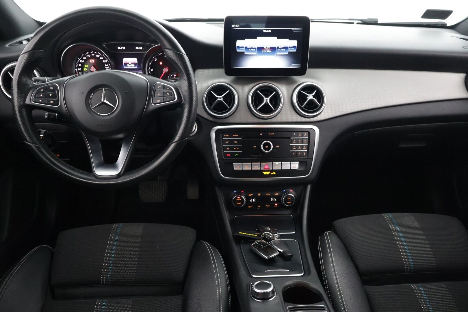 Mercedes-Benz CLA 2018 200 d A Shooting Brake Premium Business // P-Kamera / Webasto / Näyttävä*