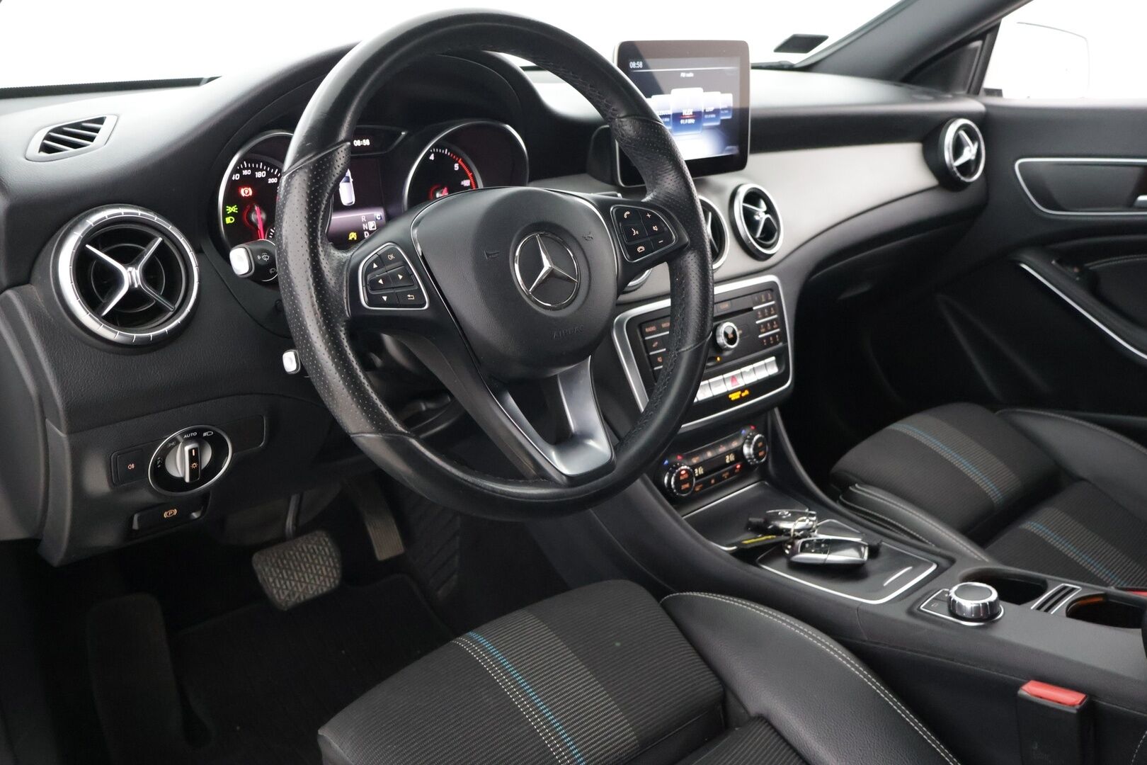 Mercedes-Benz CLA 2018 200 d A Shooting Brake Premium Business // P-Kamera / Webasto / Näyttävä*