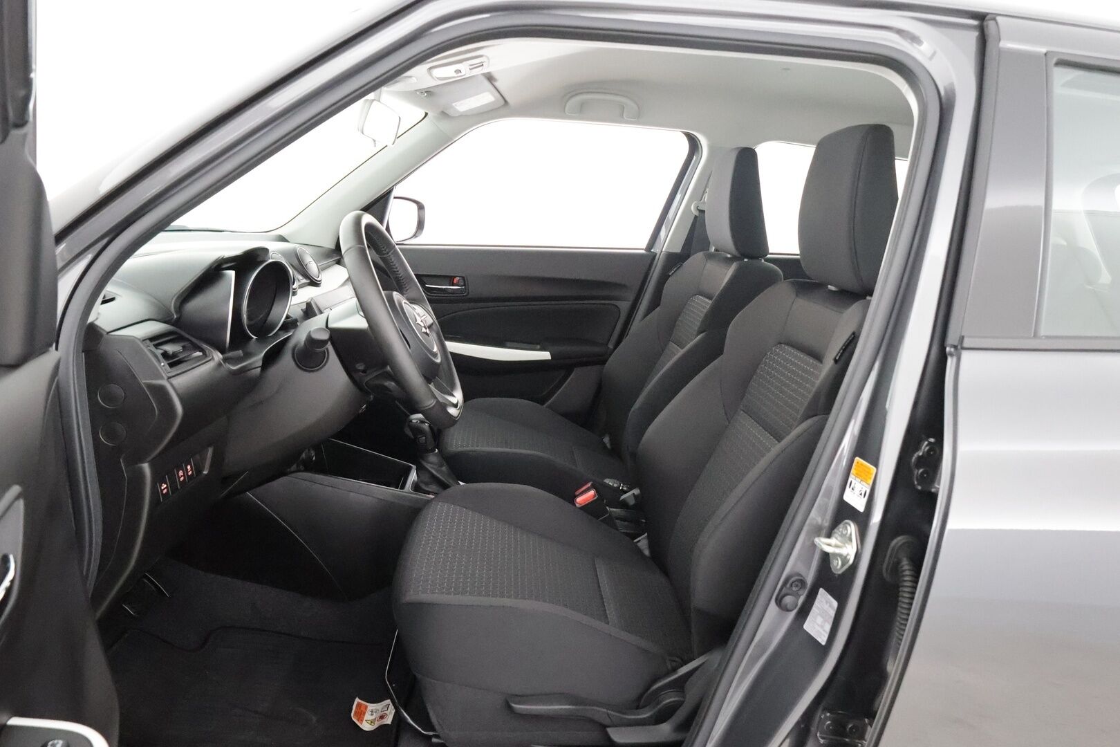 Suzuki Swift 2023 1,2 DUALJET 2WD GL CVT-aut HYBRID - Adapt. Vakkari / LED-valot / Ilmastointi / Bluetooth / Penkinlämmittimet / 2x renkaat / Kauk. Keskuslukitus / Facelift