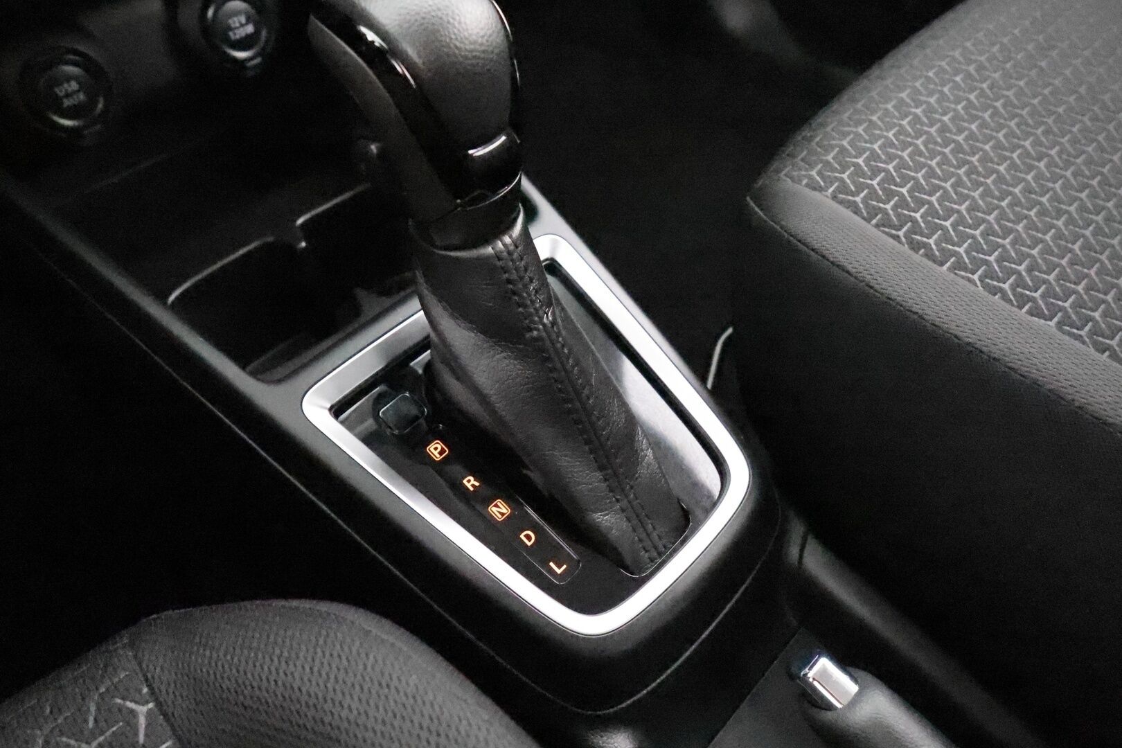 Suzuki Swift 2023 1,2 DUALJET 2WD GL CVT-aut HYBRID - Adapt. Vakkari / LED-valot / Ilmastointi / Bluetooth / Penkinlämmittimet / 2x renkaat / Kauk. Keskuslukitus / Facelift