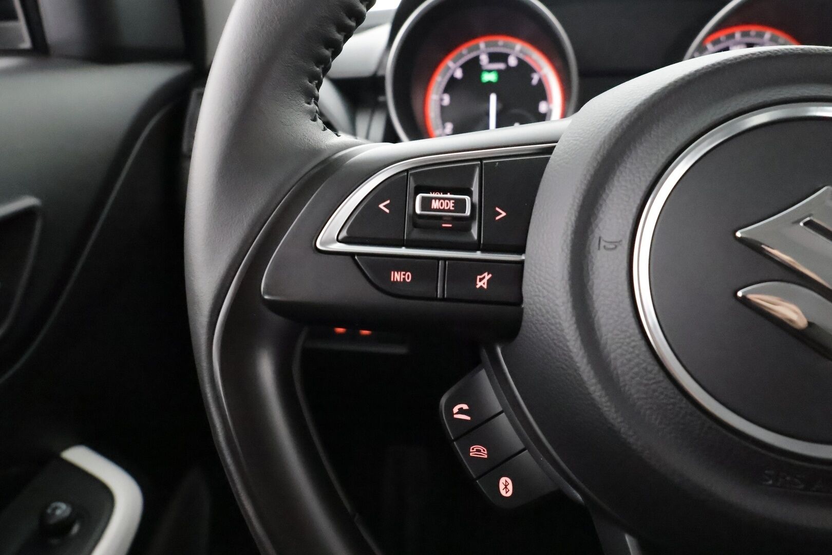 Suzuki Swift 2023 1,2 DUALJET 2WD GL CVT-aut HYBRID - Adapt. Vakkari / LED-valot / Ilmastointi / Bluetooth / Penkinlämmittimet / 2x renkaat / Kauk. Keskuslukitus / Facelift