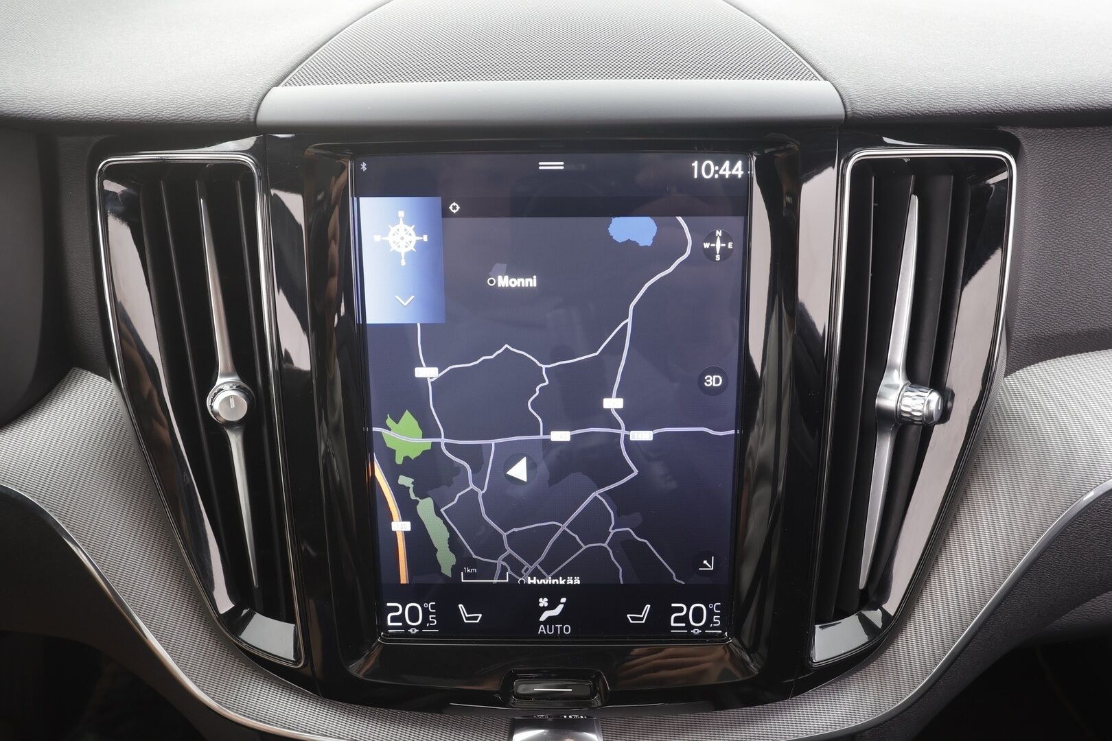Volvo XC60 2018 T8 AWD R-Design aut - | ACC | Webasto | Ilma-alusta | Panorama | Muistipenkki | Full-LED | Navi | BLIS | Sporttipenkit | Keyless | Ratinlämmitin | P.Kamera | Suomi-auto | Kahdet renkaat aluvanteilla |
