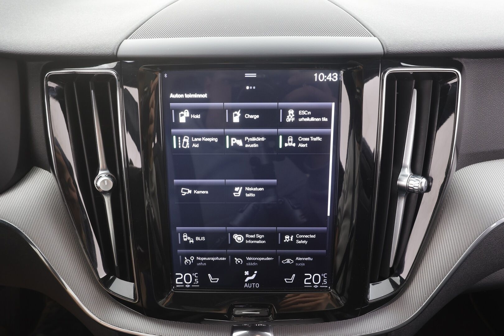 Volvo XC60 2018 T8 AWD R-Design aut - | ACC | Webasto | Ilma-alusta | Panorama | Muistipenkki | Full-LED | Navi | BLIS | Sporttipenkit | Keyless | Ratinlämmitin | P.Kamera | Suomi-auto | Kahdet renkaat aluvanteilla |